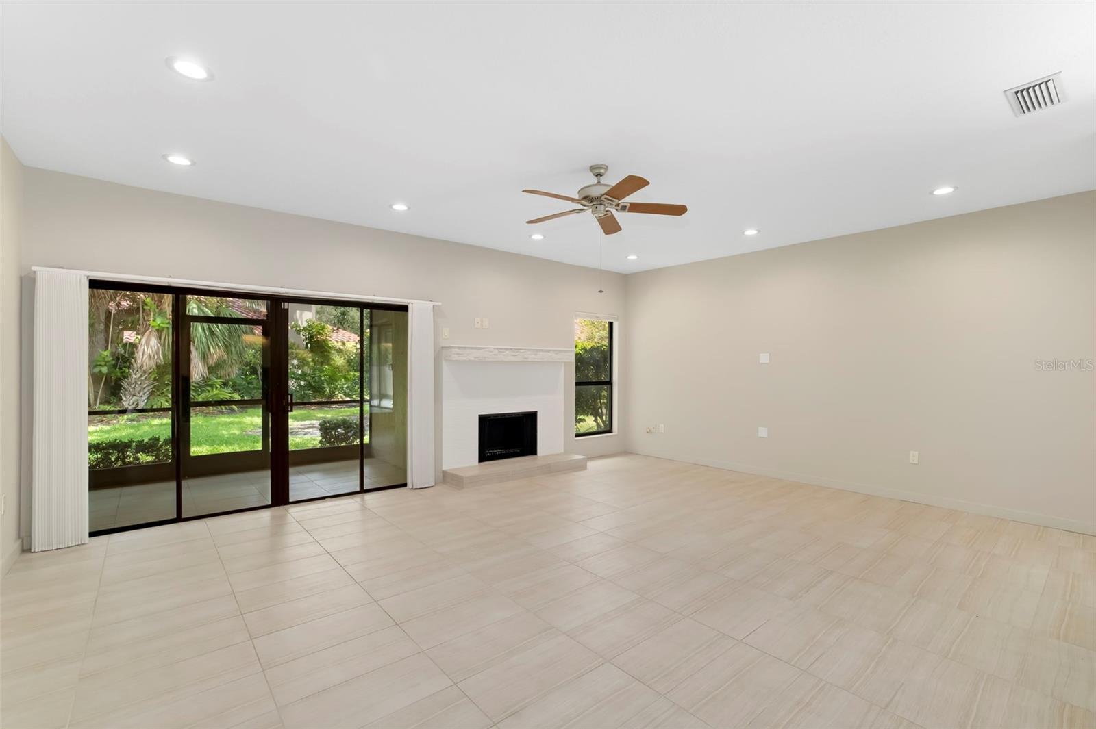 4820 Kestral Park Unit 18, Sarasota, FL 34231