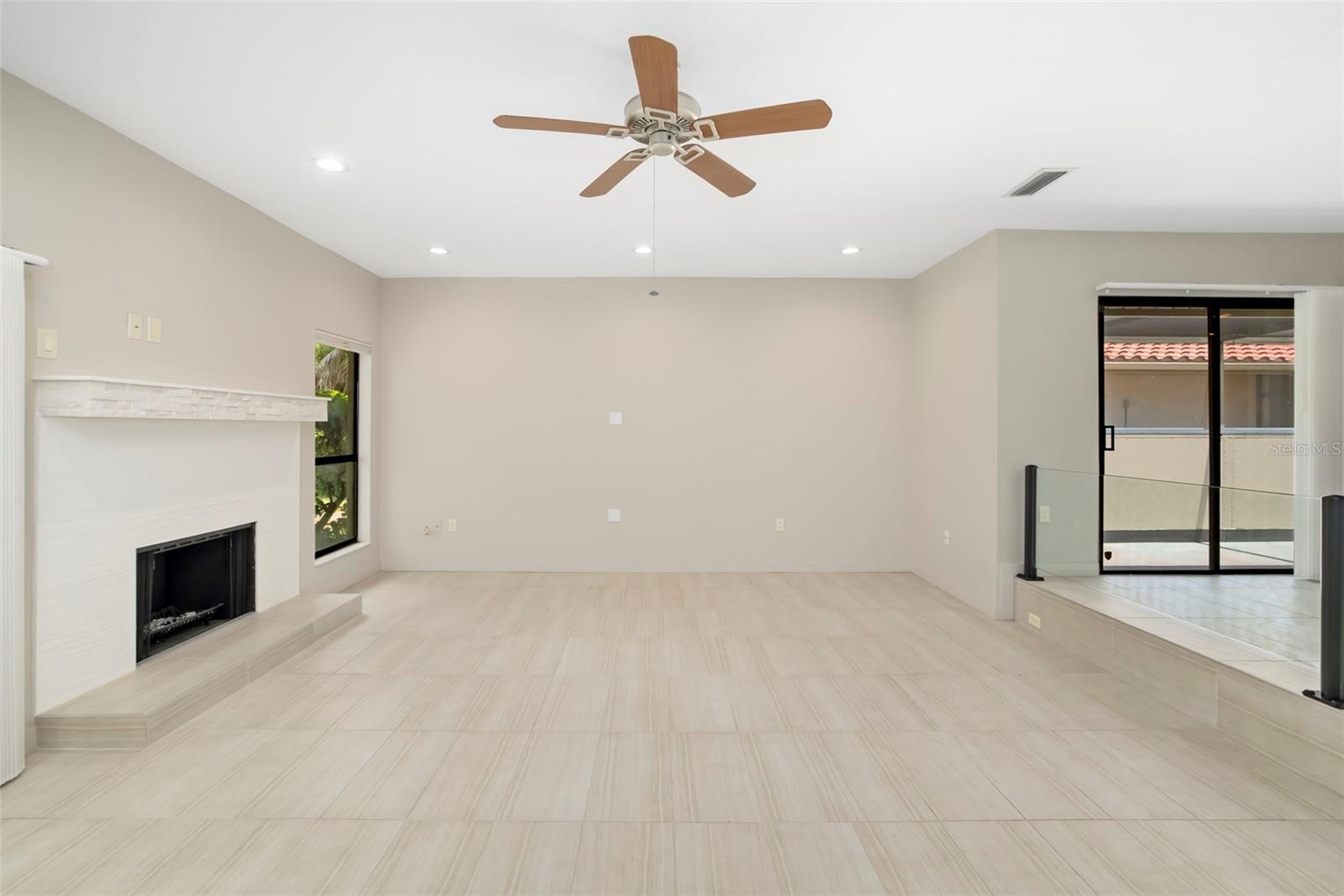 4820 Kestral Park Unit 18, Sarasota, FL 34231