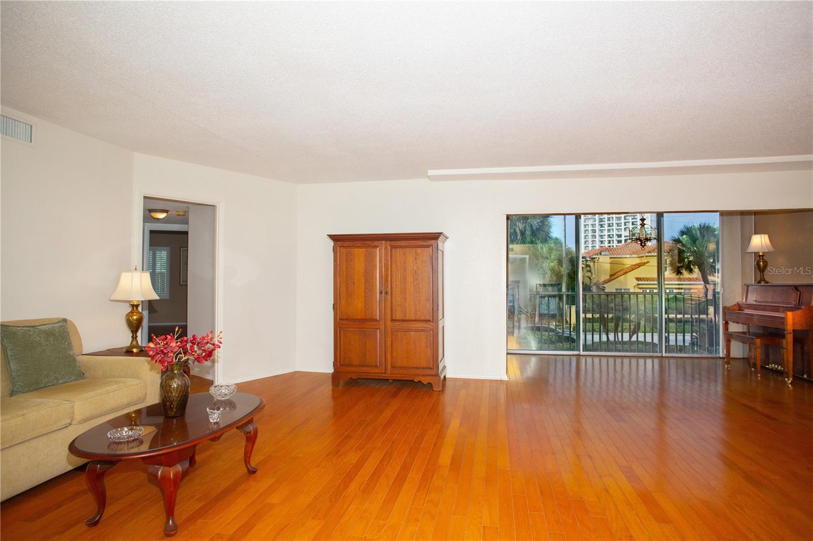 435 Gulfstream Unit 206, Sarasota, FL 34236