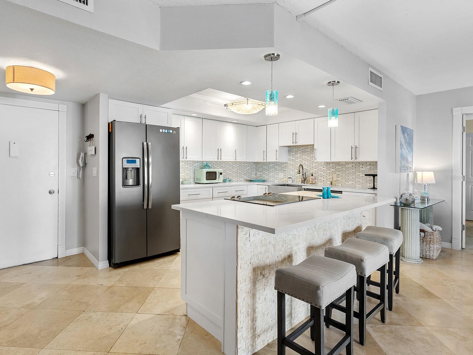 800 Benjamin Franklin Unit 304, Sarasota, FL 34236