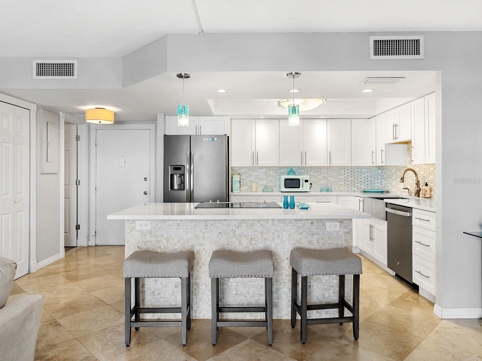 800 Benjamin Franklin Unit 304, Sarasota, FL 34236