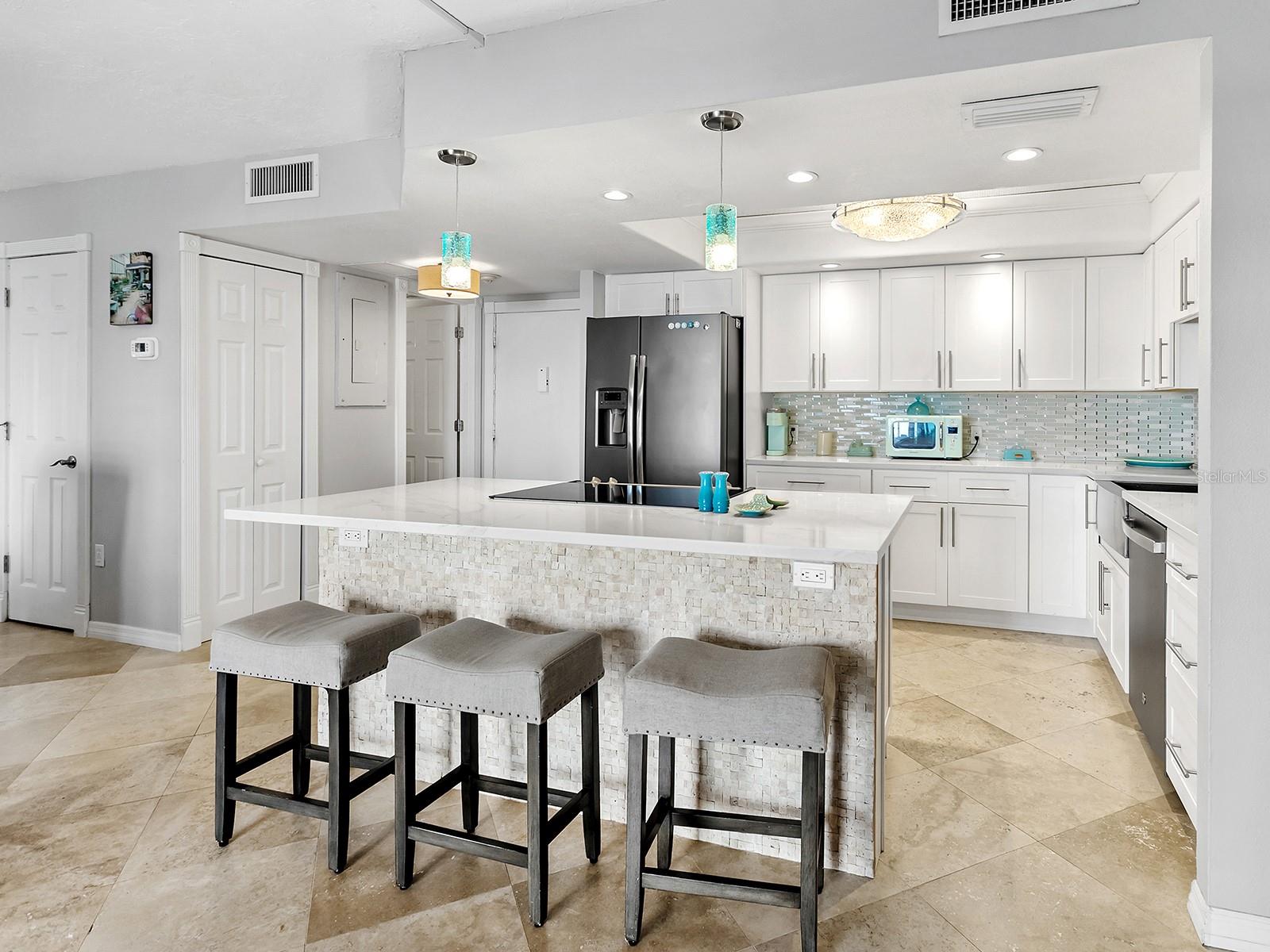 800 Benjamin Franklin Unit 304, Sarasota, FL 34236