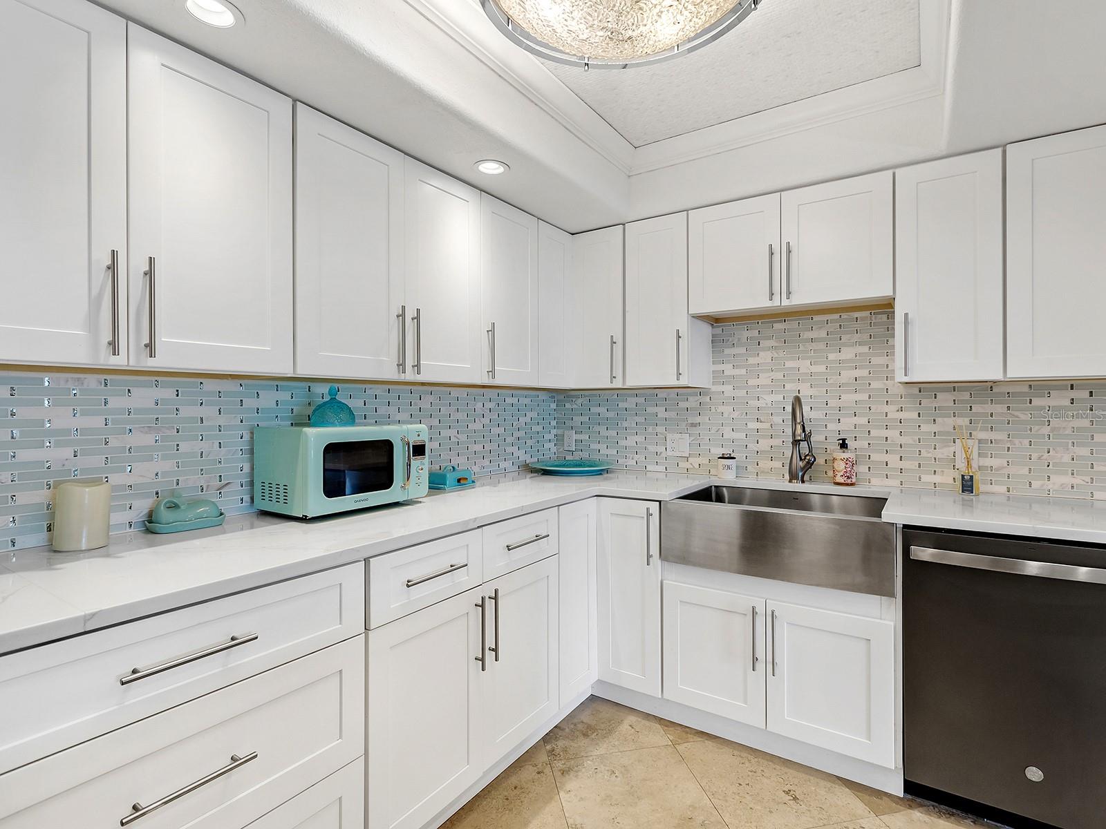 800 Benjamin Franklin Unit 304, Sarasota, FL 34236