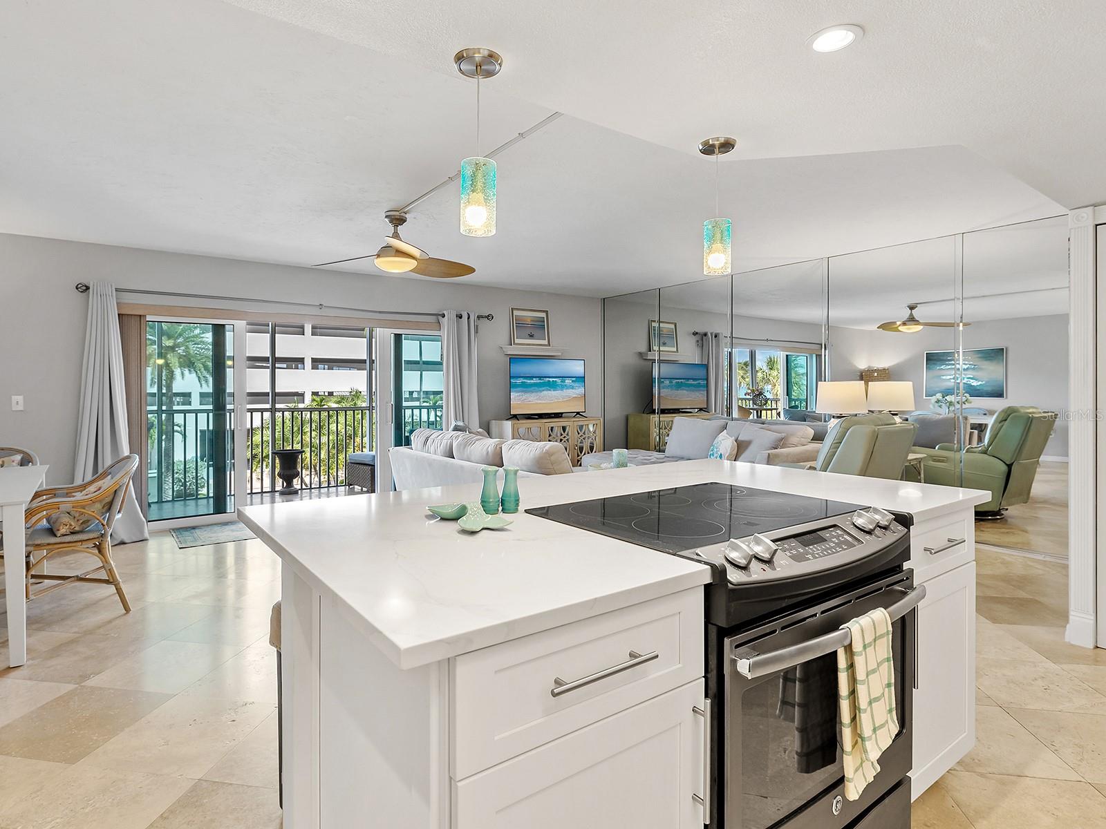 800 Benjamin Franklin Unit 304, Sarasota, FL 34236
