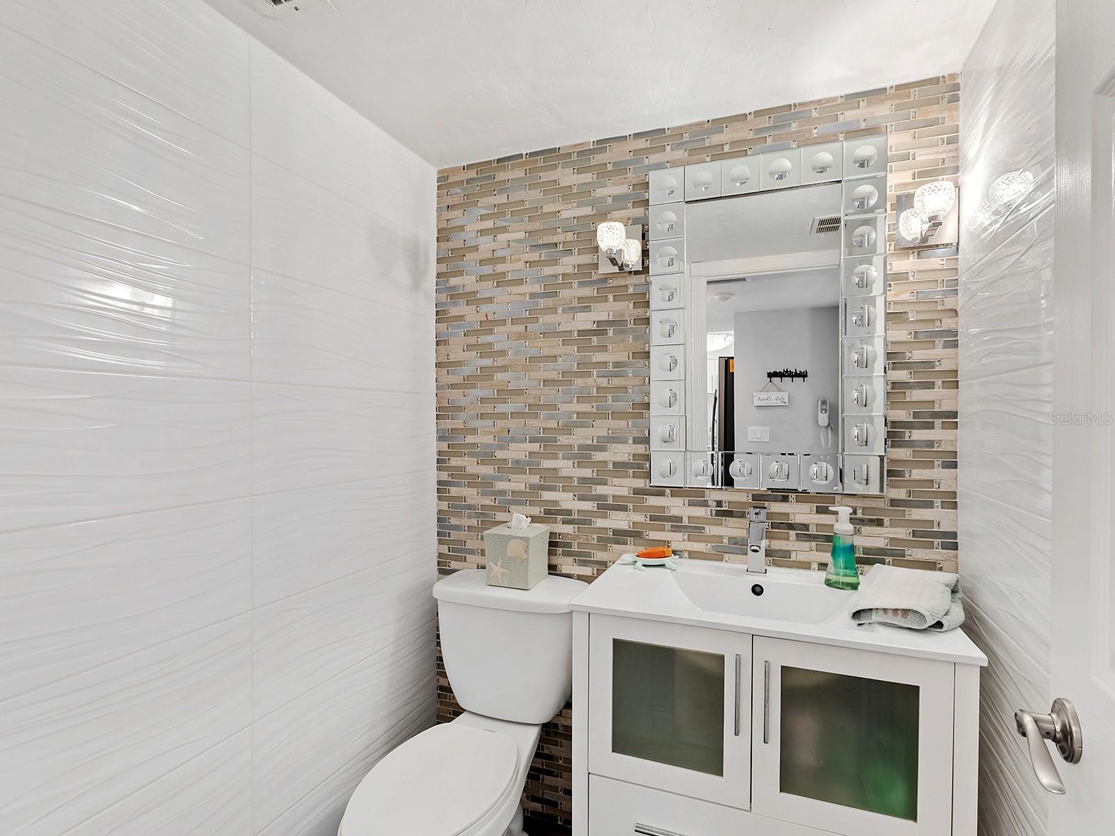 800 Benjamin Franklin Unit 304, Sarasota, FL 34236