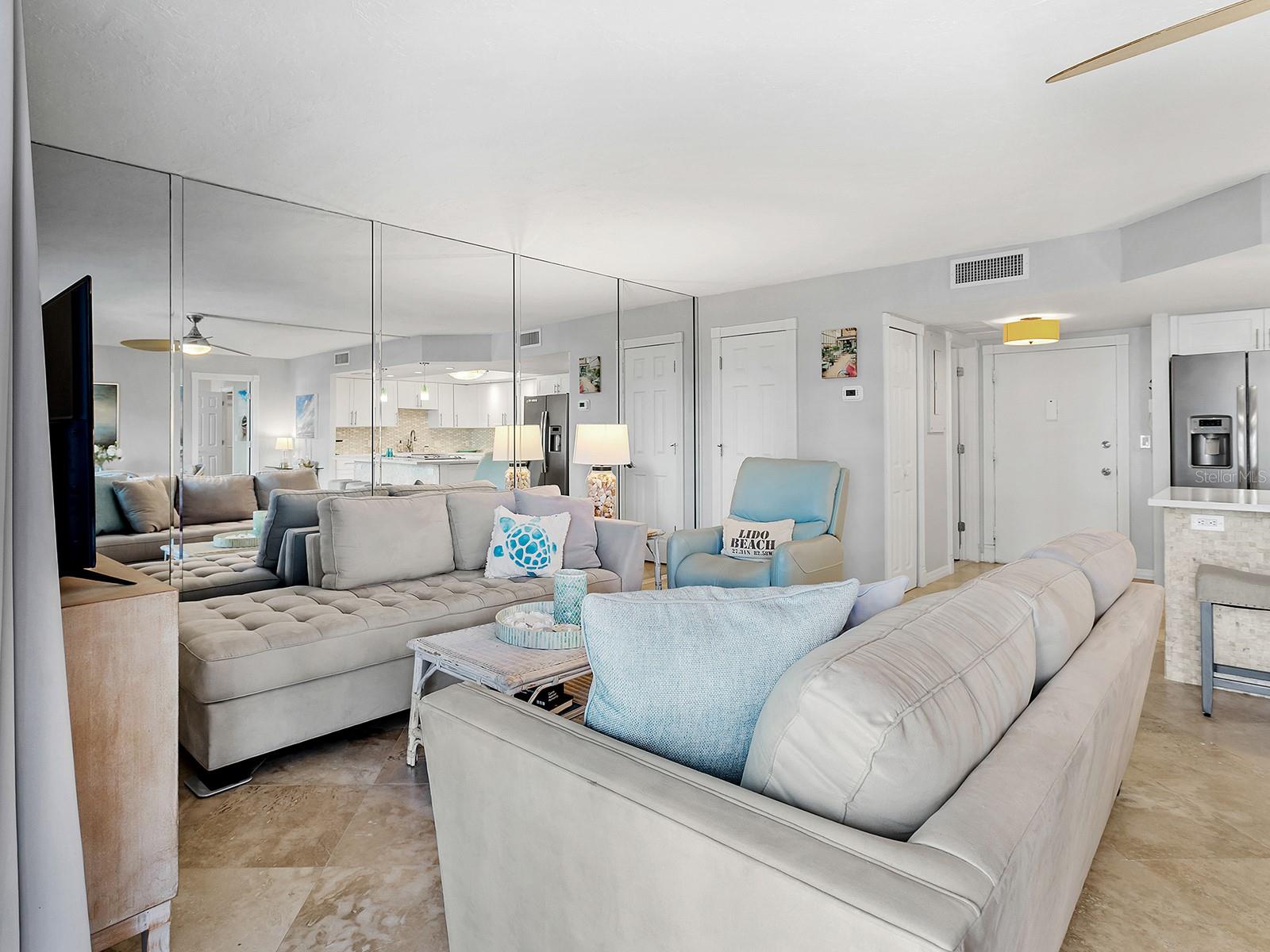 800 Benjamin Franklin Unit 304, Sarasota, FL 34236