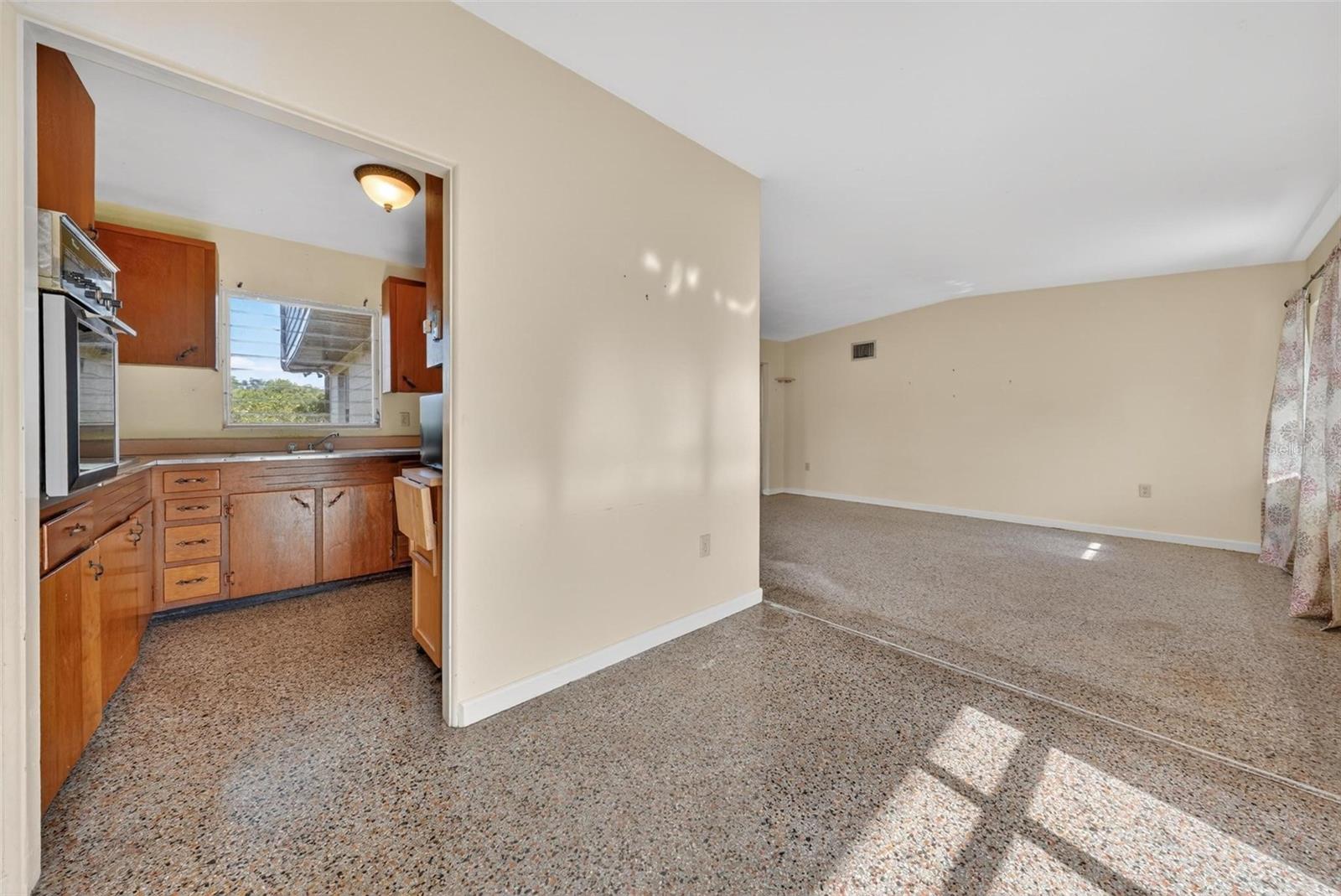 710 Twin Oaks, Eustis, FL 32726