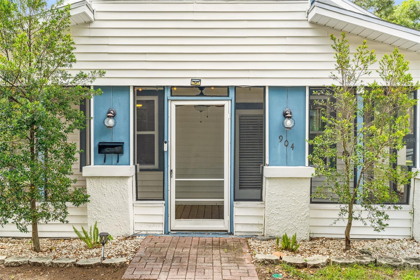 904 Henry, Tampa, FL 33604