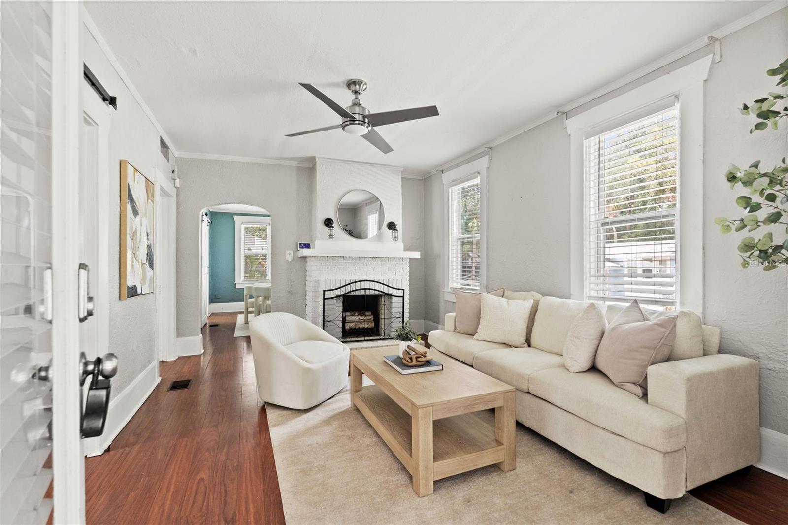 904 Henry, Tampa, FL 33604