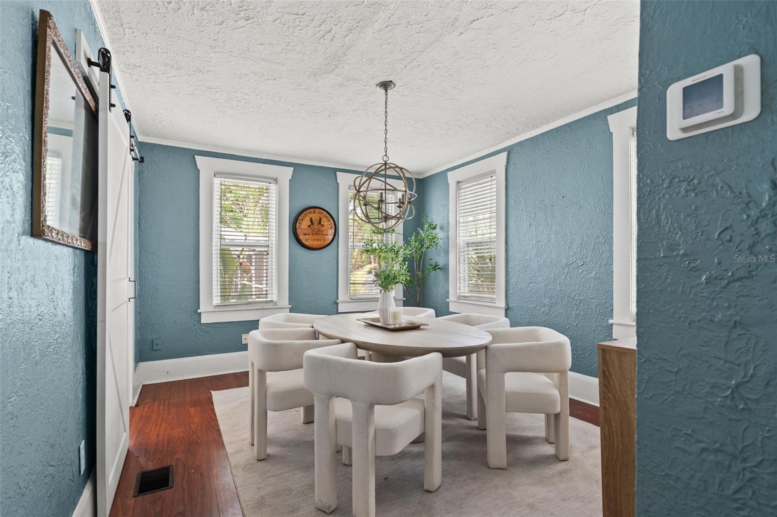 904 Henry, Tampa, FL 33604