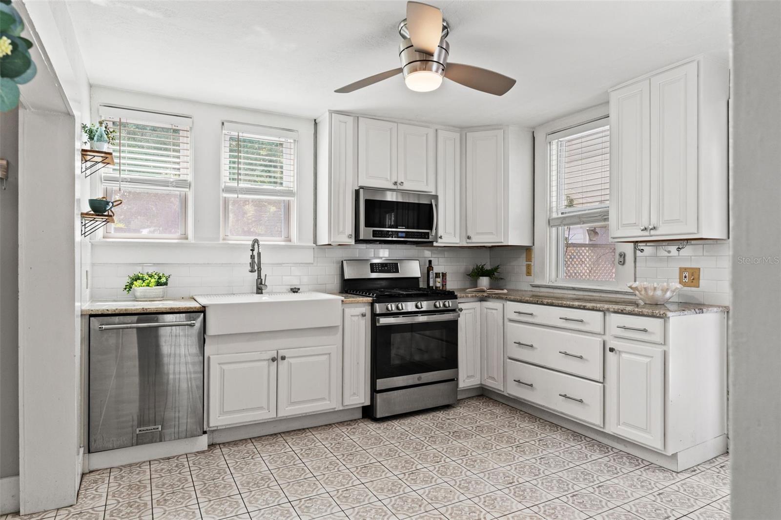 904 Henry, Tampa, FL 33604
