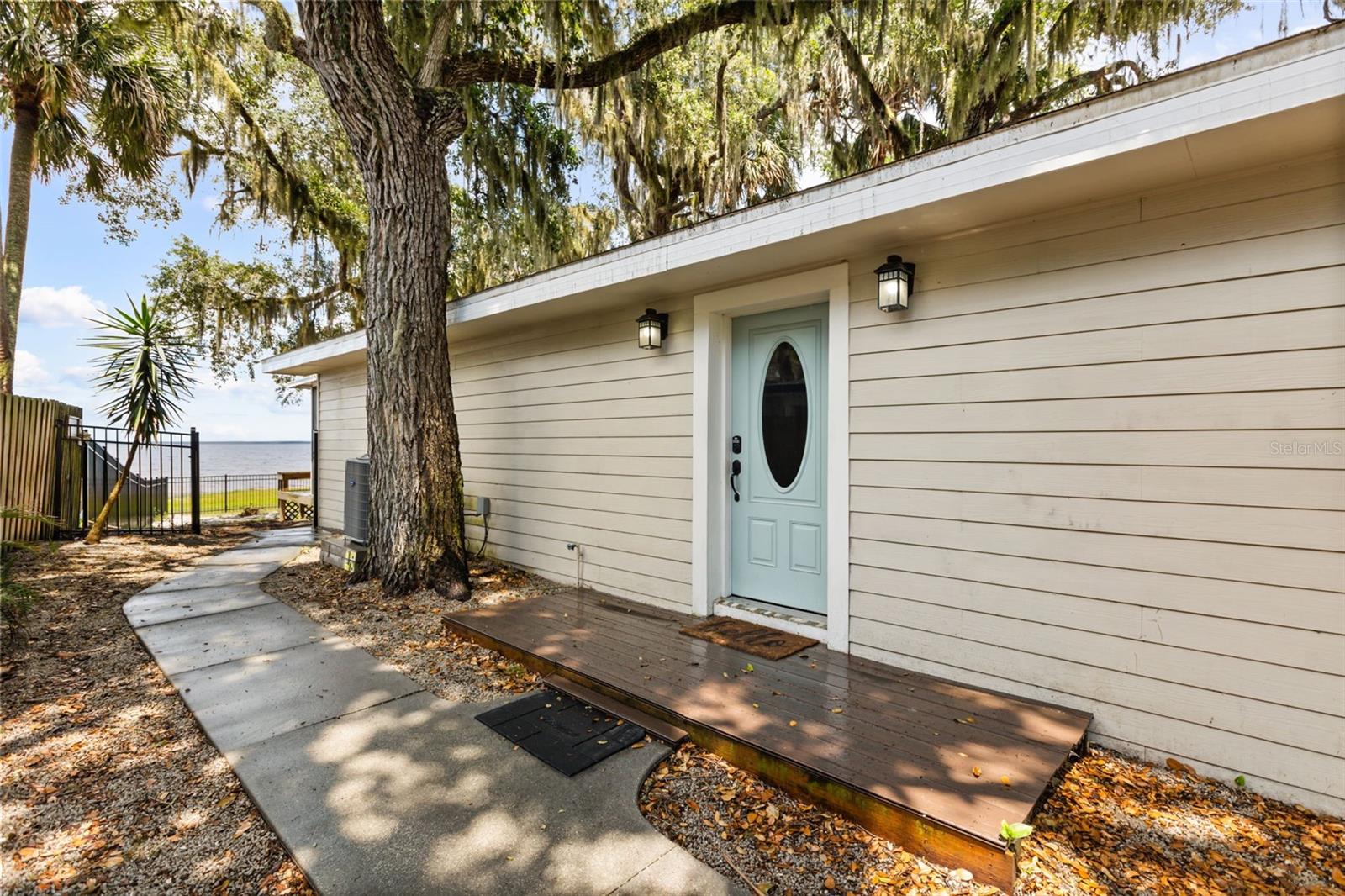 2462 Fort Lane, Geneva, FL 32732