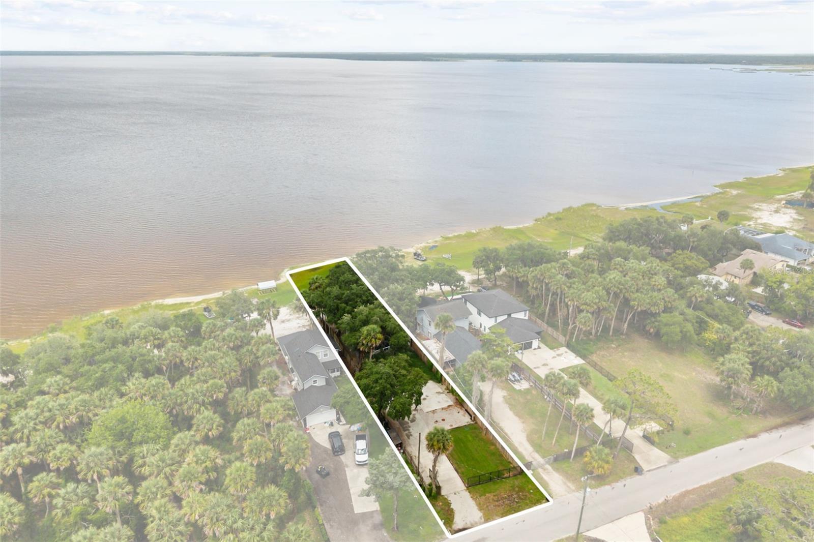 2462 Fort Lane, Geneva, FL 32732