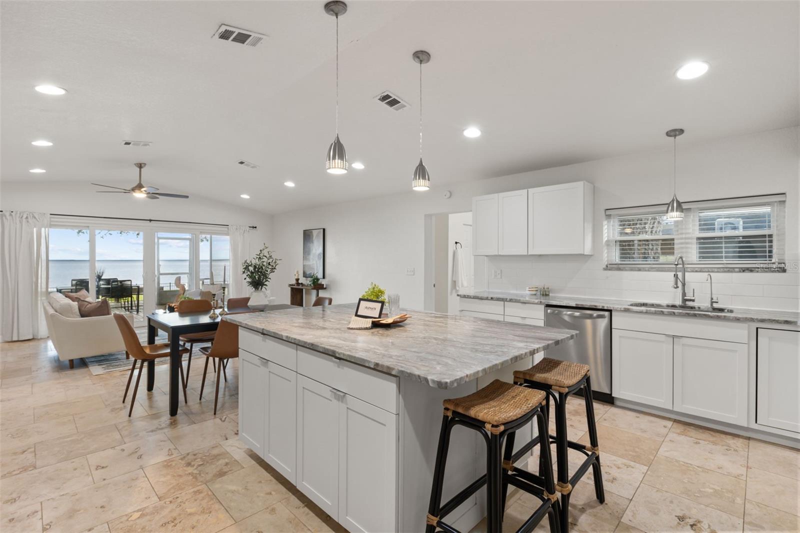 2462 Fort Lane, Geneva, FL 32732