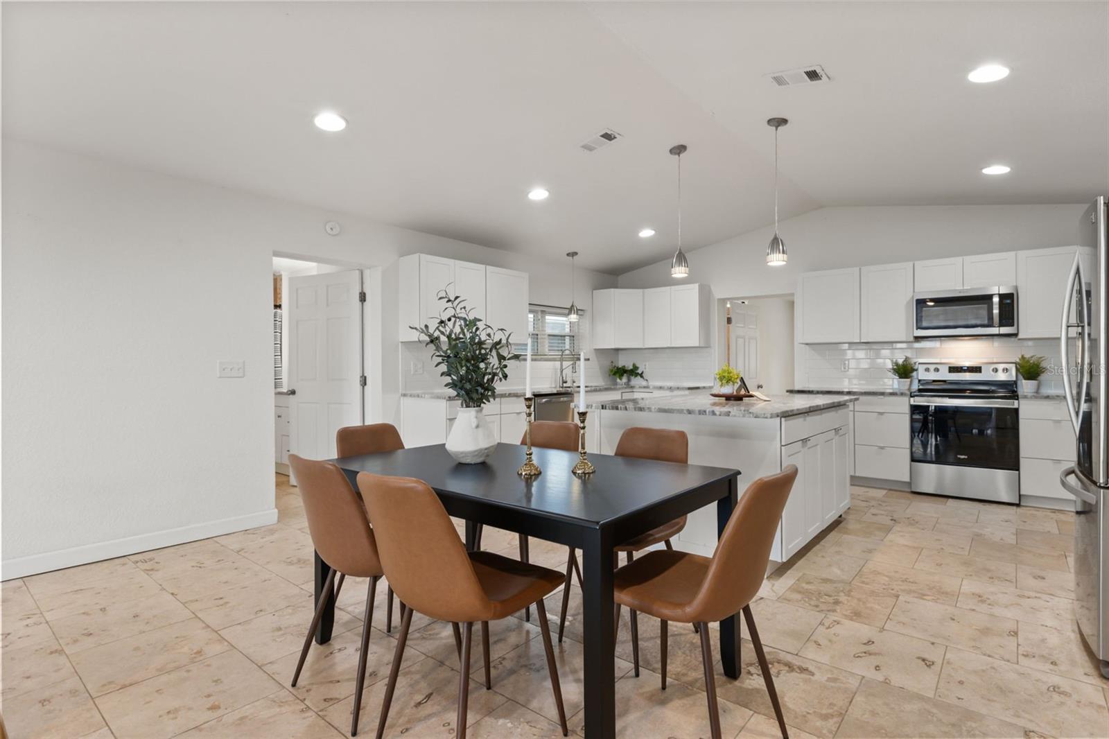2462 Fort Lane, Geneva, FL 32732