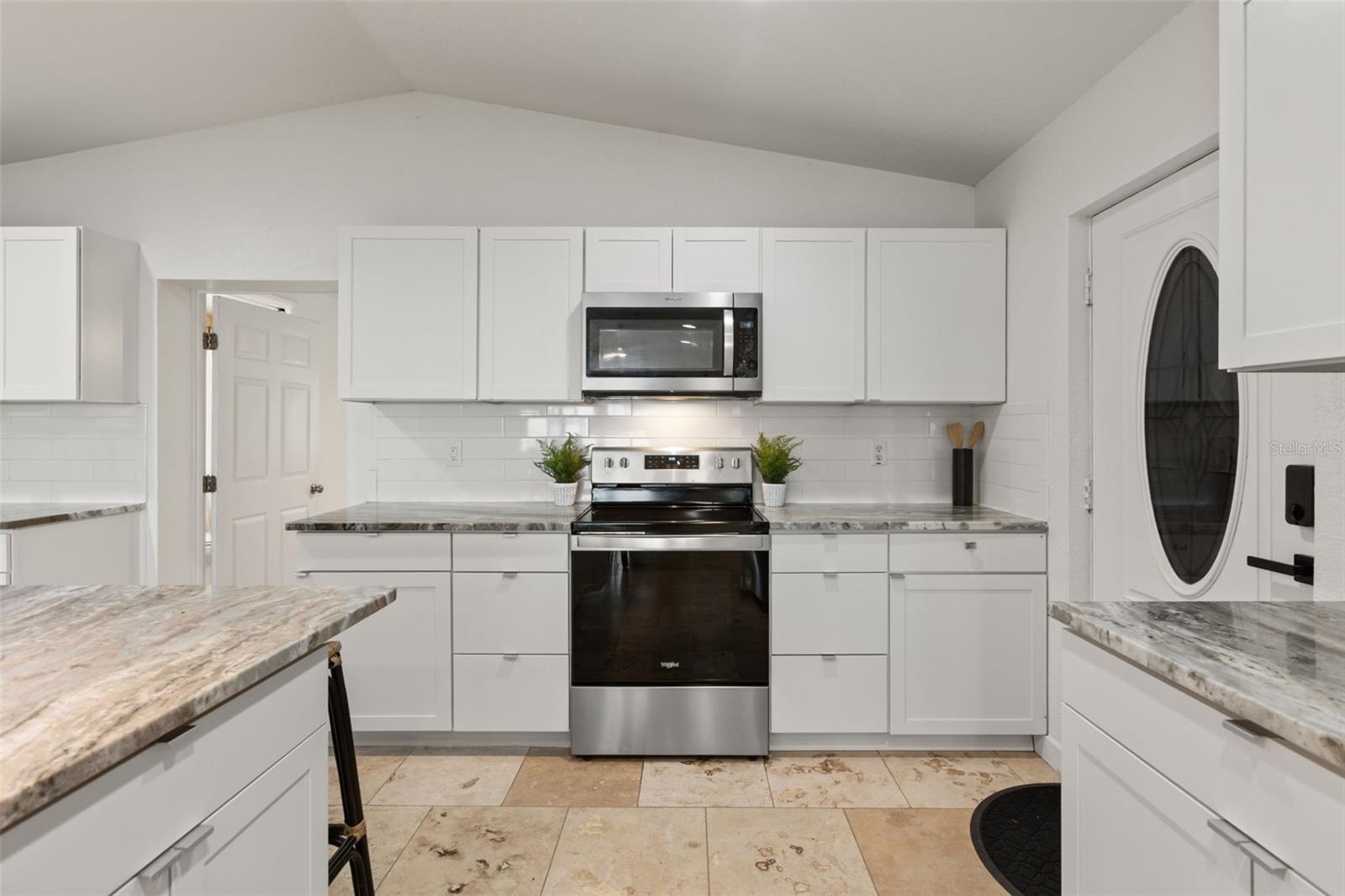 2462 Fort Lane, Geneva, FL 32732