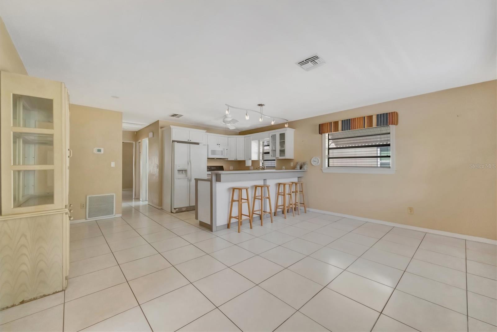 5630 13th, St Petersburg, FL 33710
