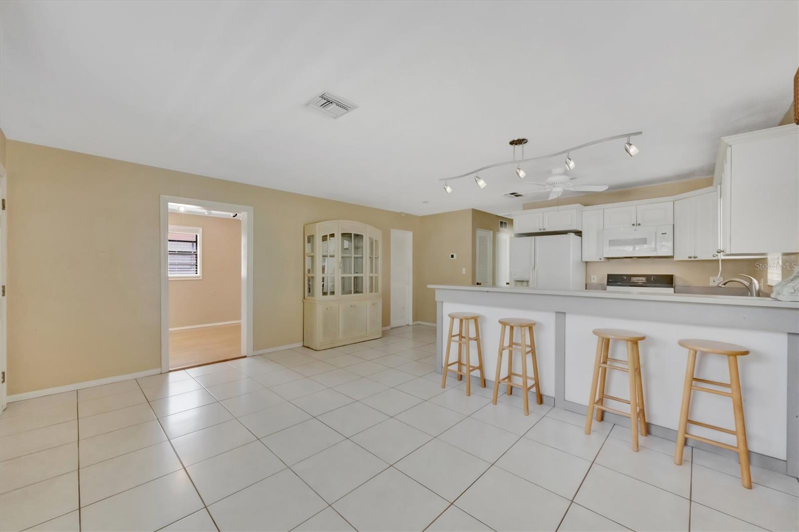 5630 13th, St Petersburg, FL 33710