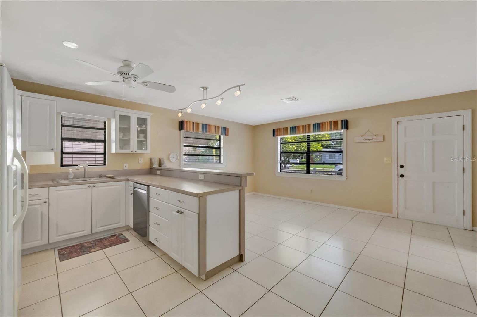 5630 13th, St Petersburg, FL 33710