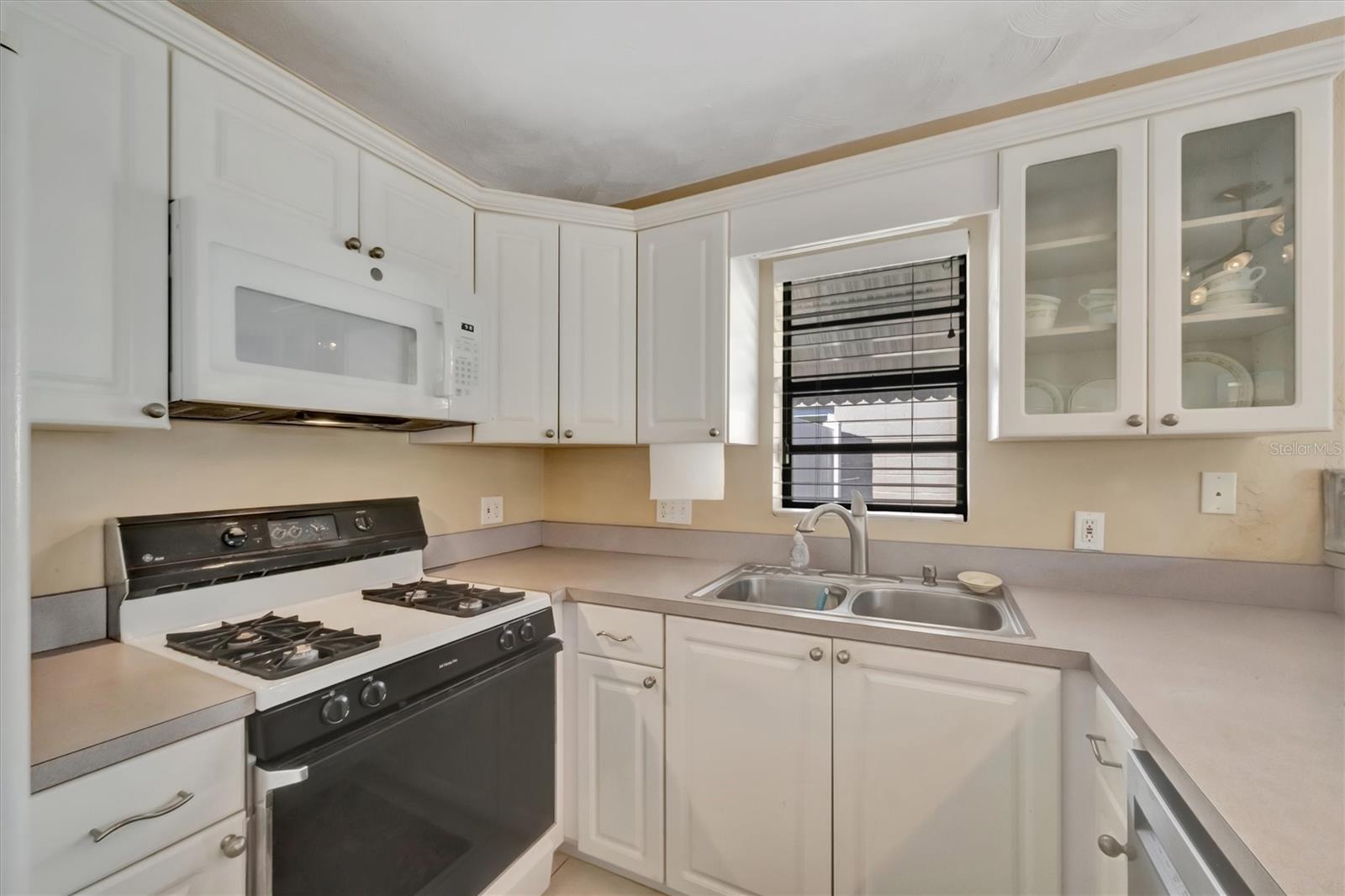 5630 13th, St Petersburg, FL 33710