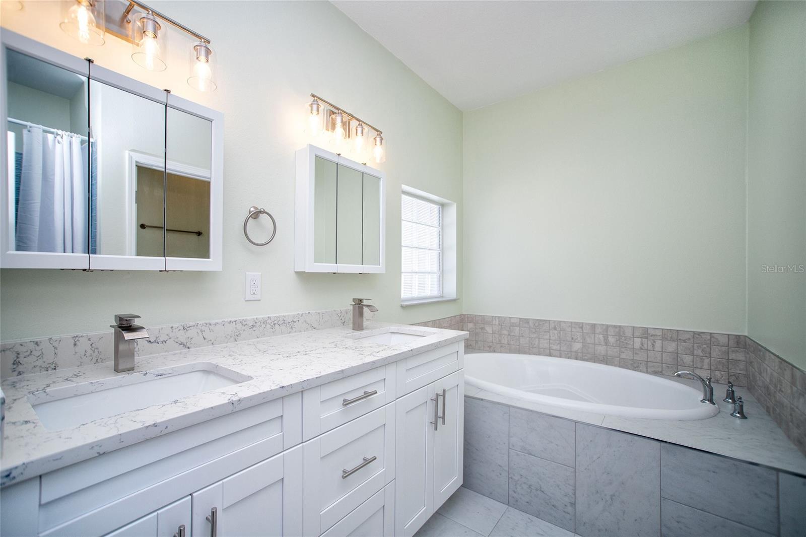 415 Dr Ml King Jr, Safety Harbor, FL 34695