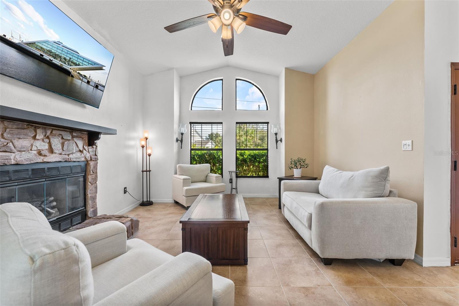 5560 Bob White, Mims, FL 32754