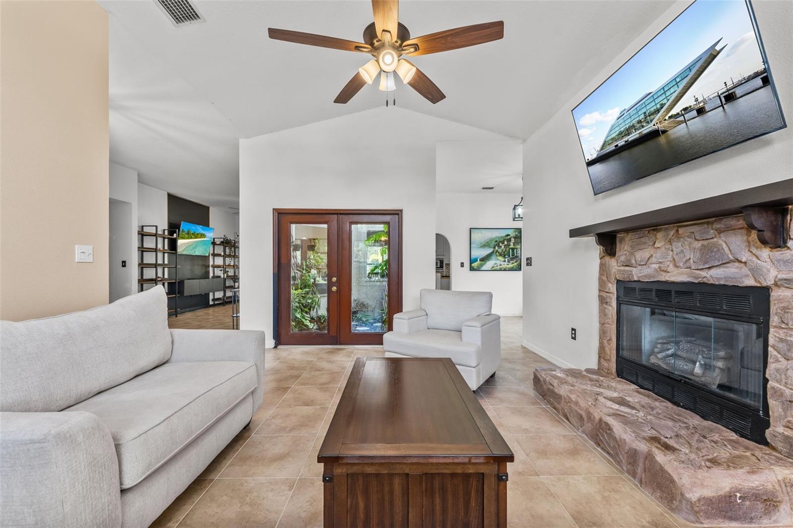 5560 Bob White, Mims, FL 32754