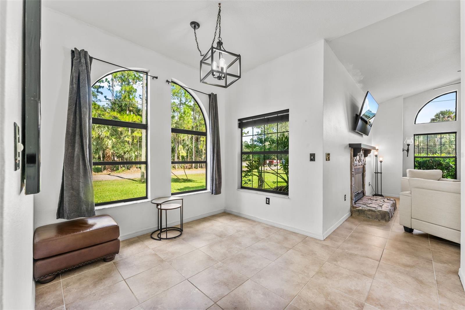 5560 Bob White, Mims, FL 32754