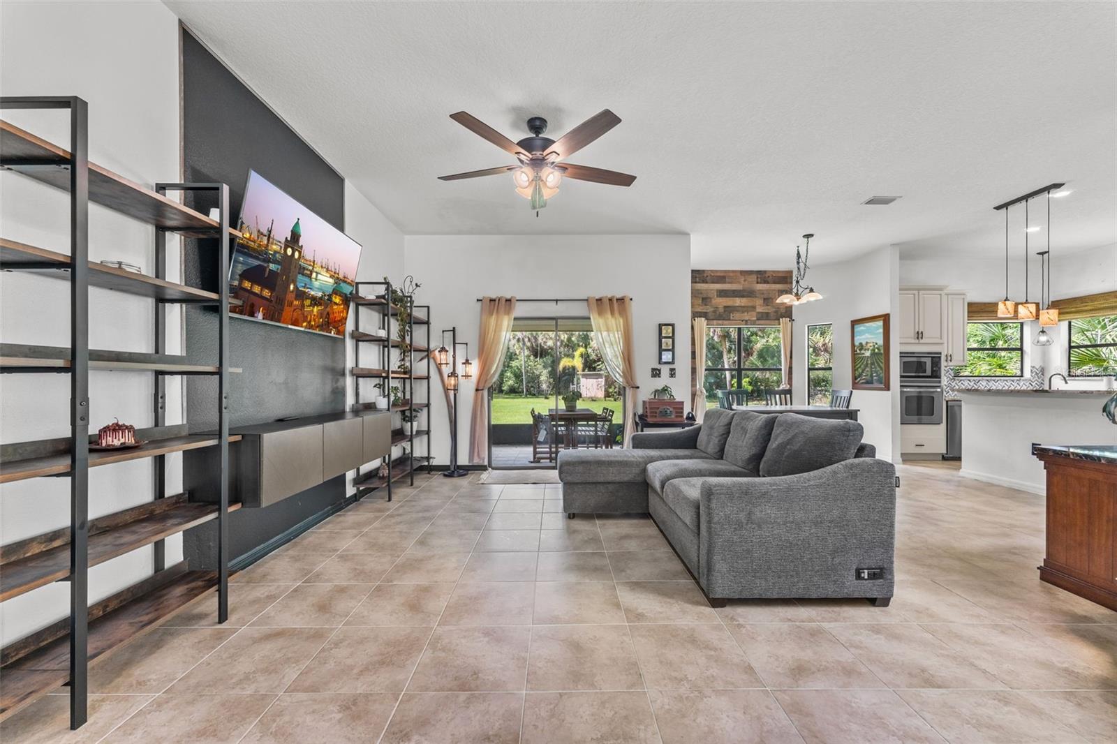 5560 Bob White, Mims, FL 32754