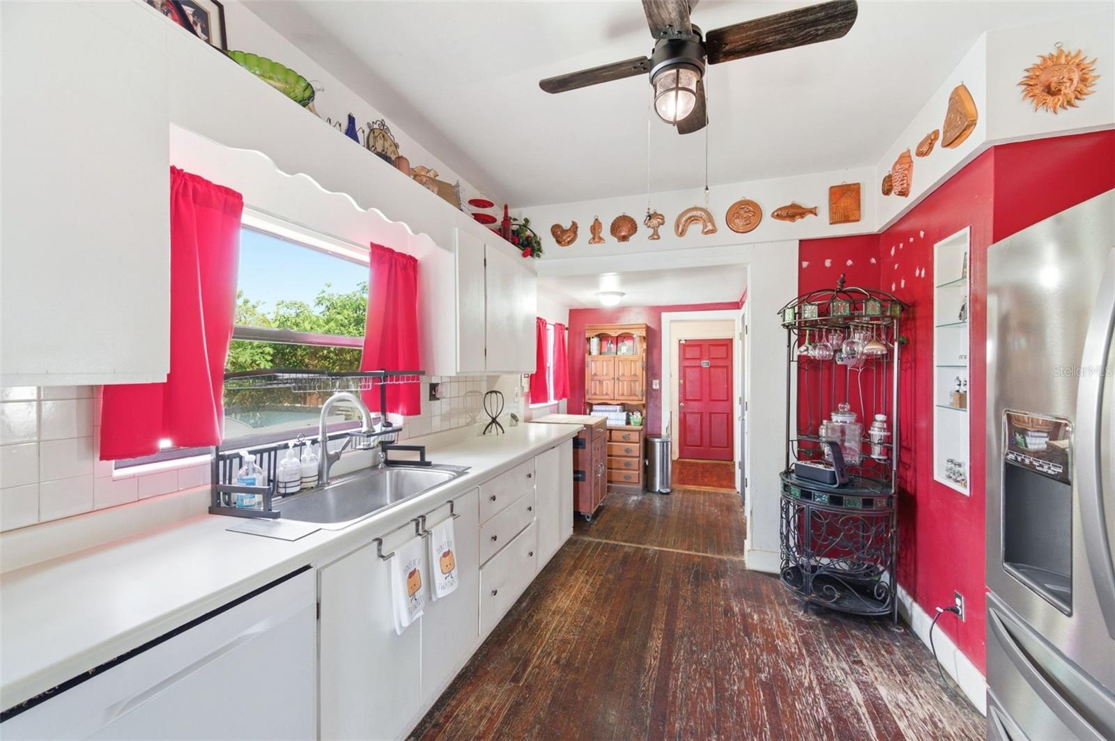 4263 5th, St Petersburg, FL 33713