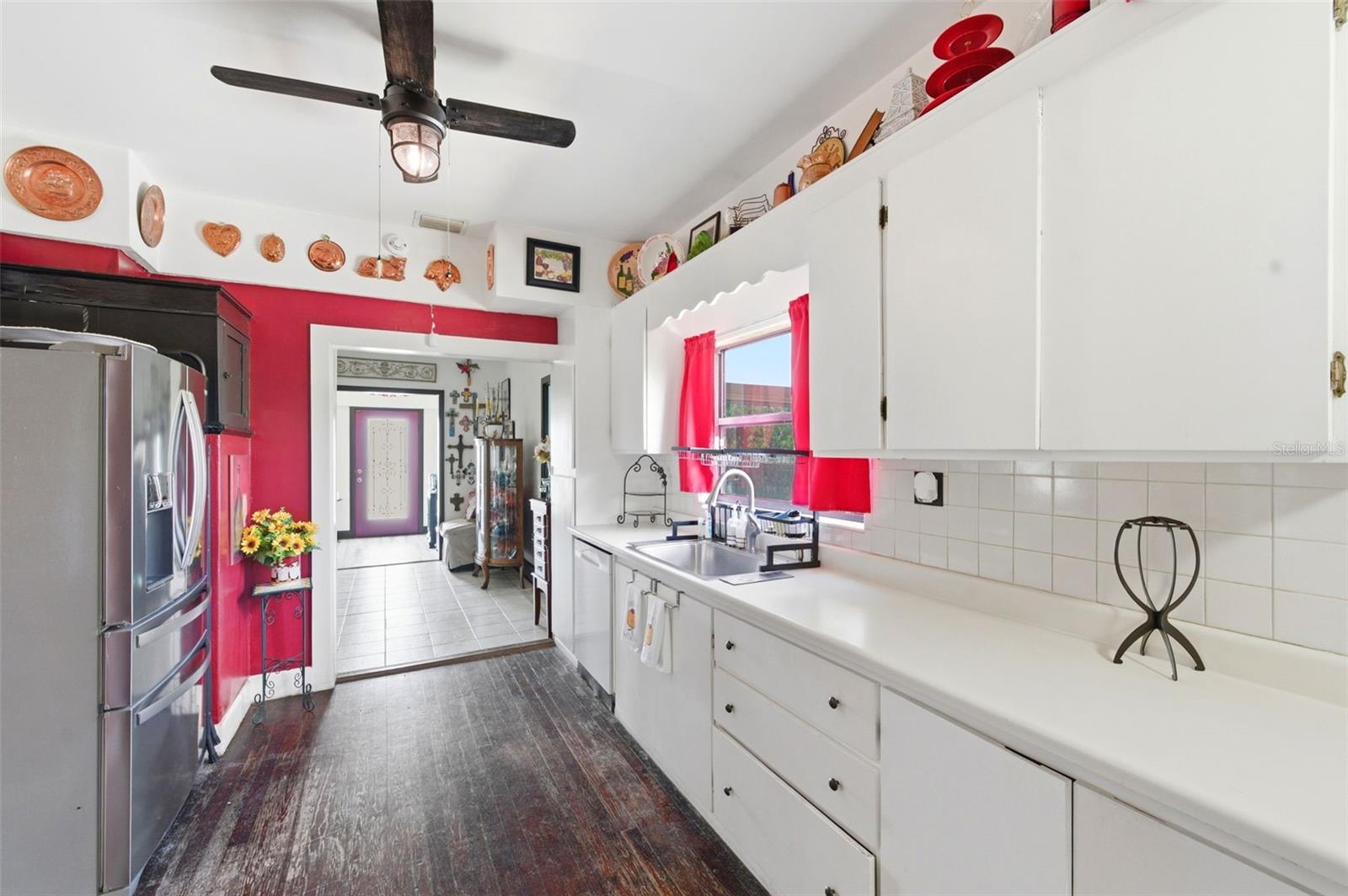 4263 5th, St Petersburg, FL 33713