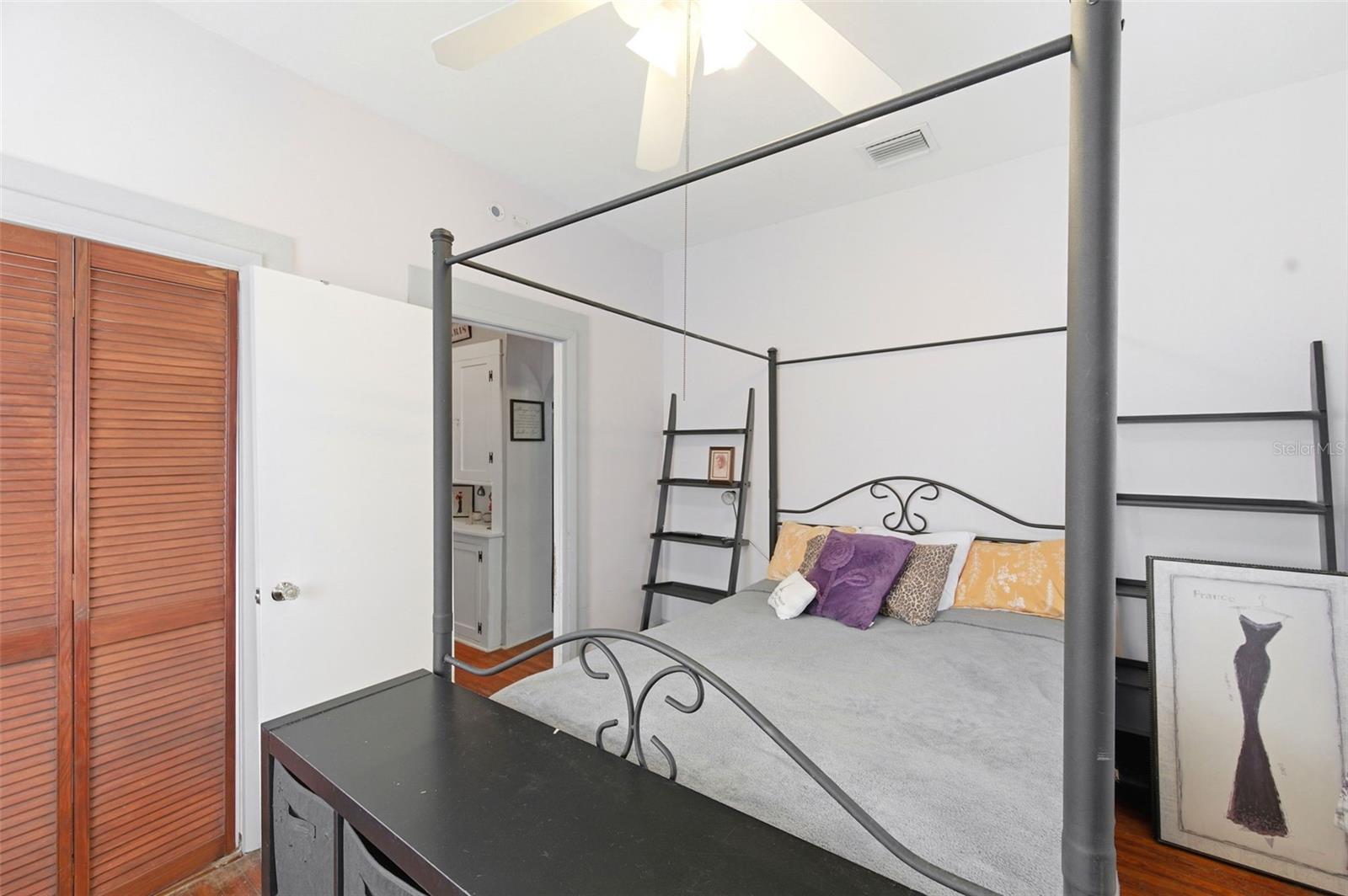 4263 5th, St Petersburg, FL 33713