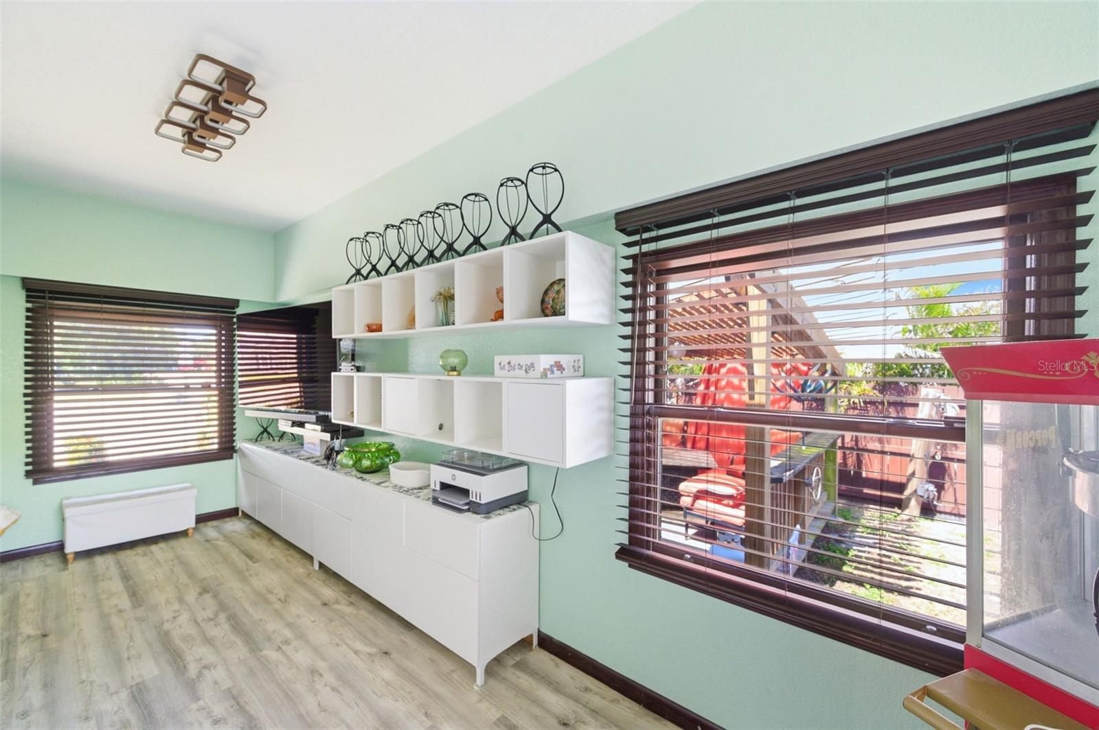 4263 5th, St Petersburg, FL 33713