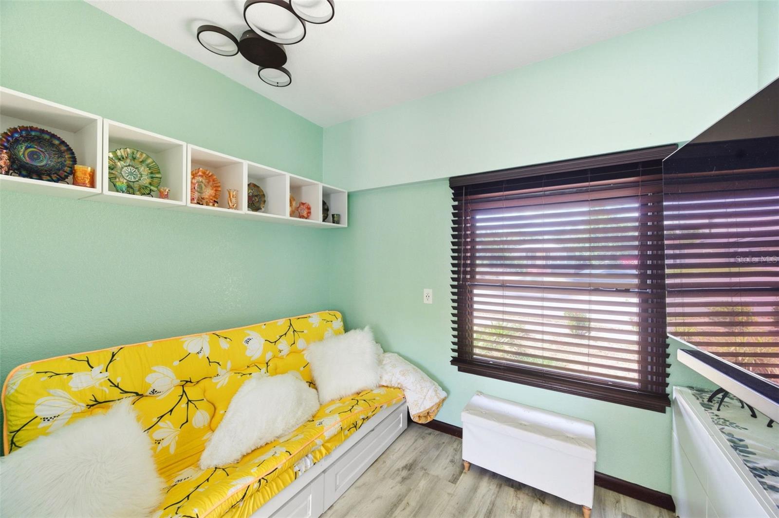 4263 5th, St Petersburg, FL 33713