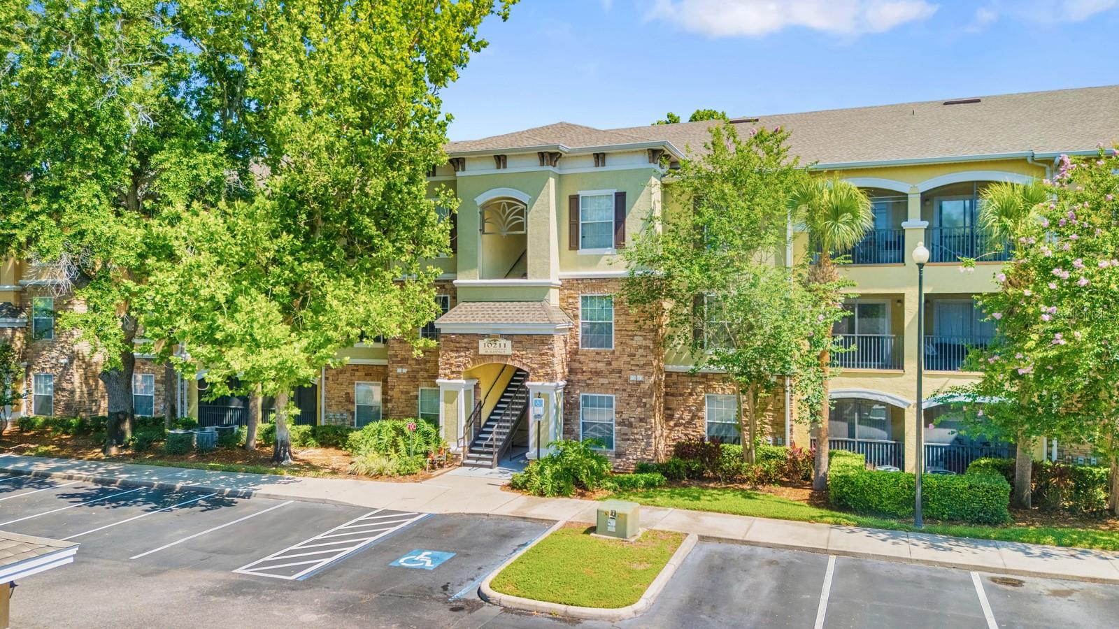 10211 Courtney Palms Unit 303, Tampa, FL 33619