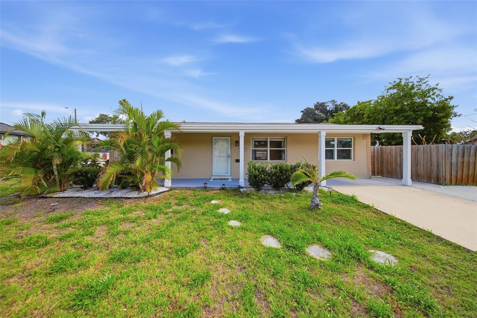 1565 Connecticut, St Petersburg, FL 33703