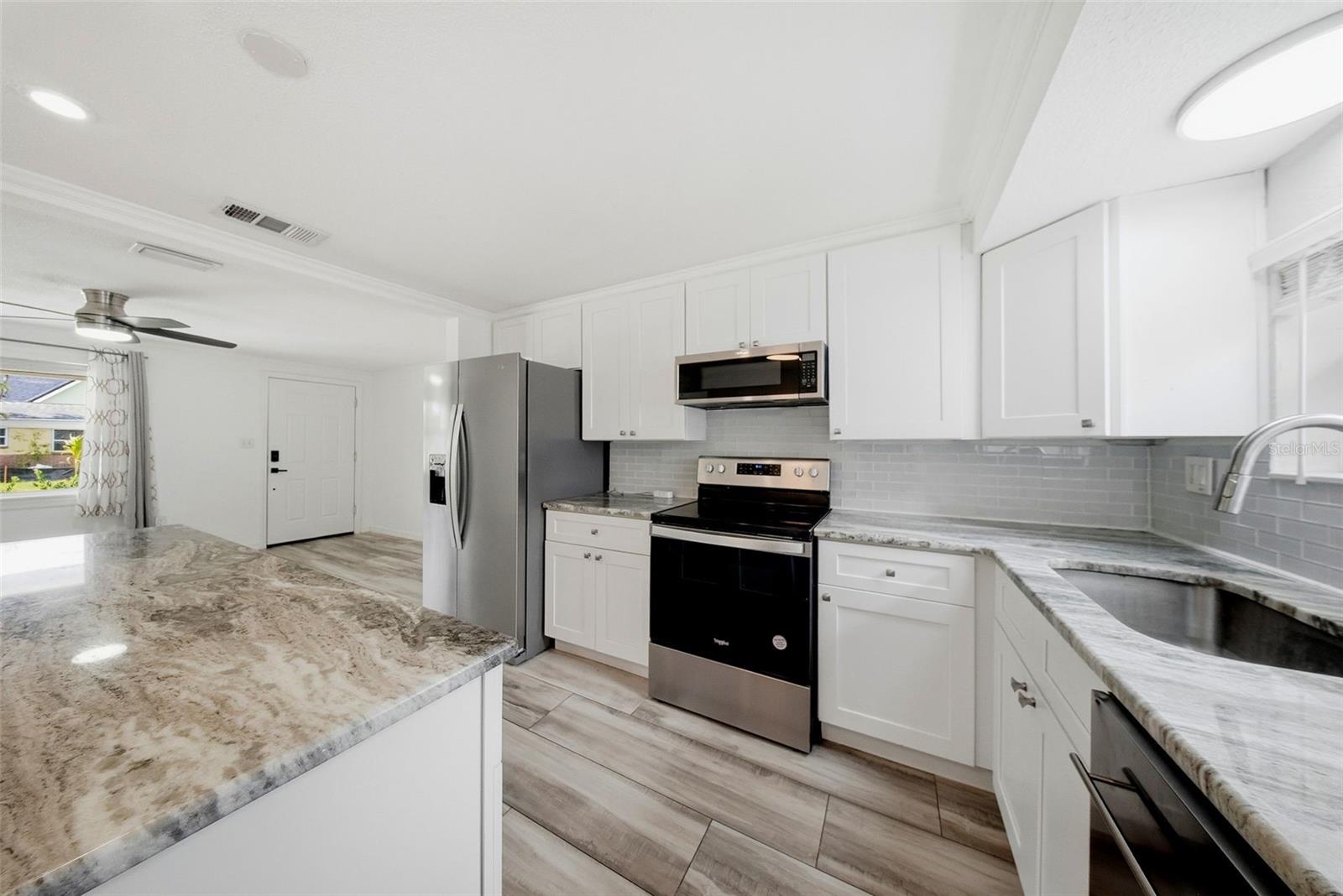 1565 Connecticut, St Petersburg, FL 33703