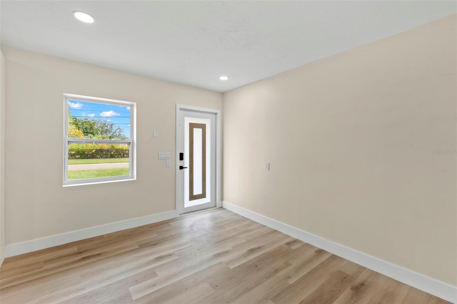 4430 Carson, St Petersburg, FL 33703