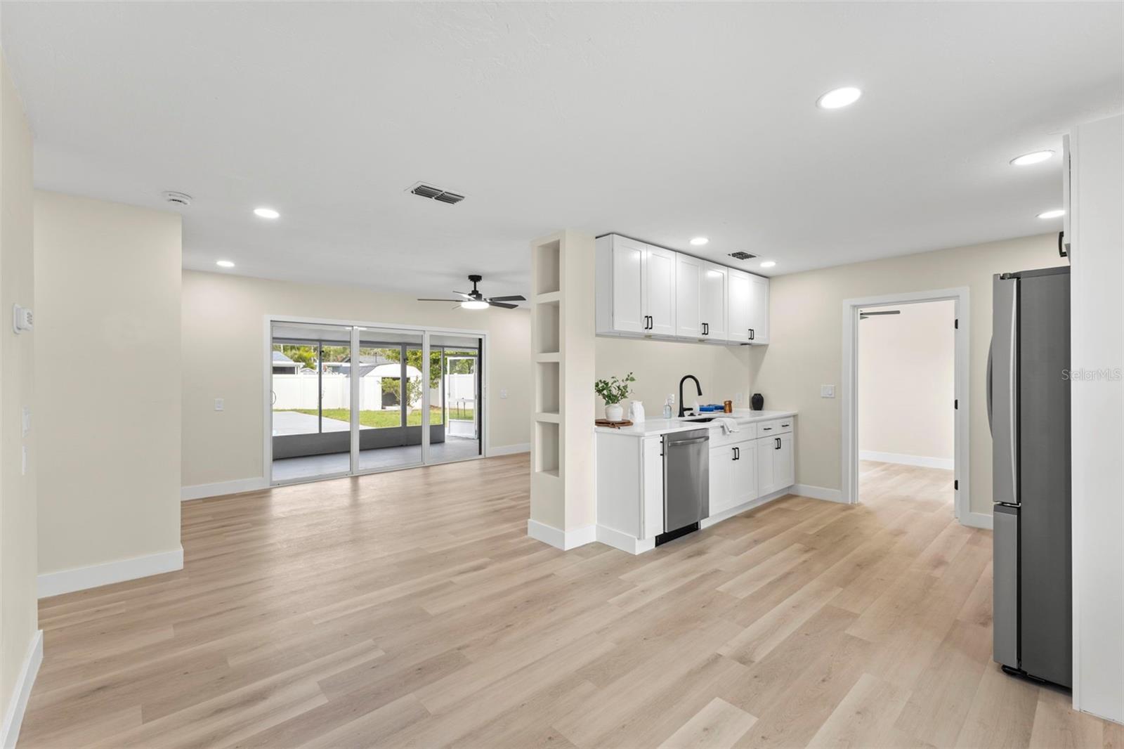 4430 Carson, St Petersburg, FL 33703