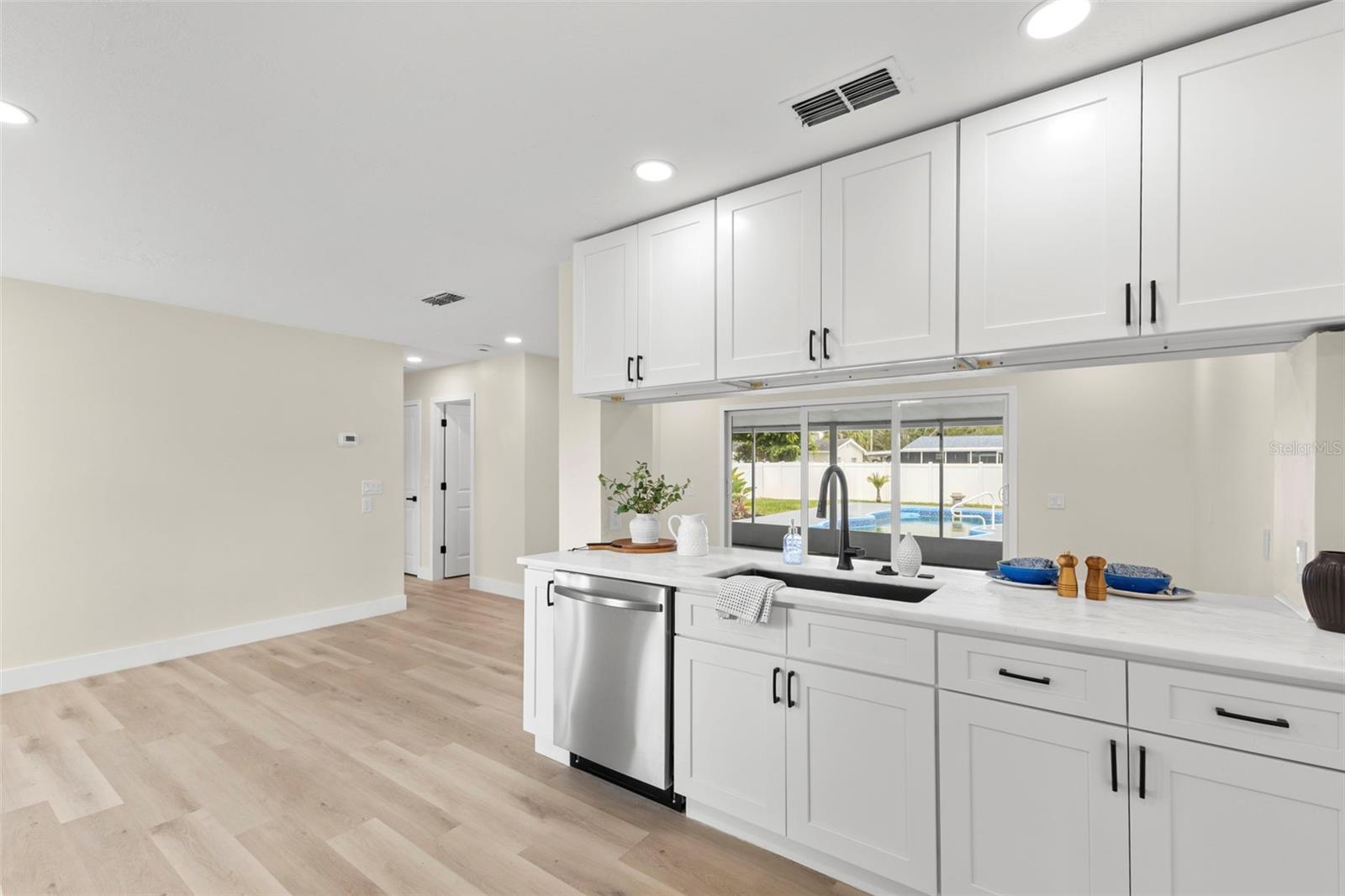 4430 Carson, St Petersburg, FL 33703