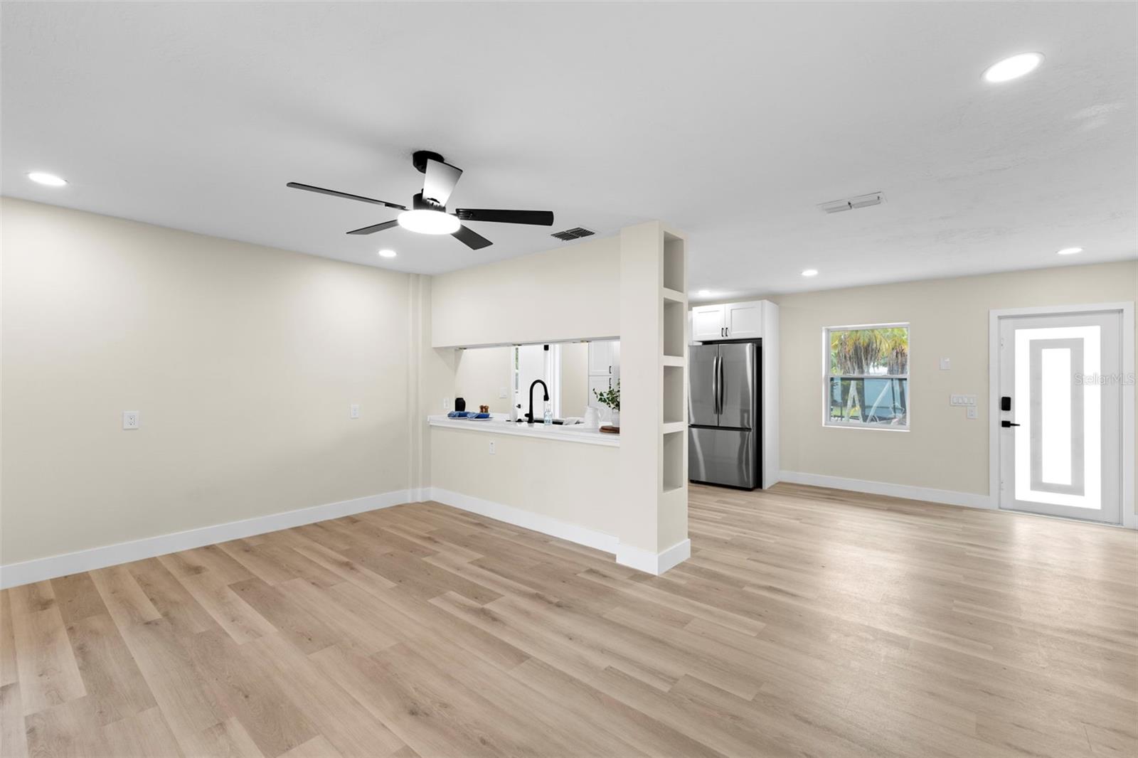 4430 Carson, St Petersburg, FL 33703