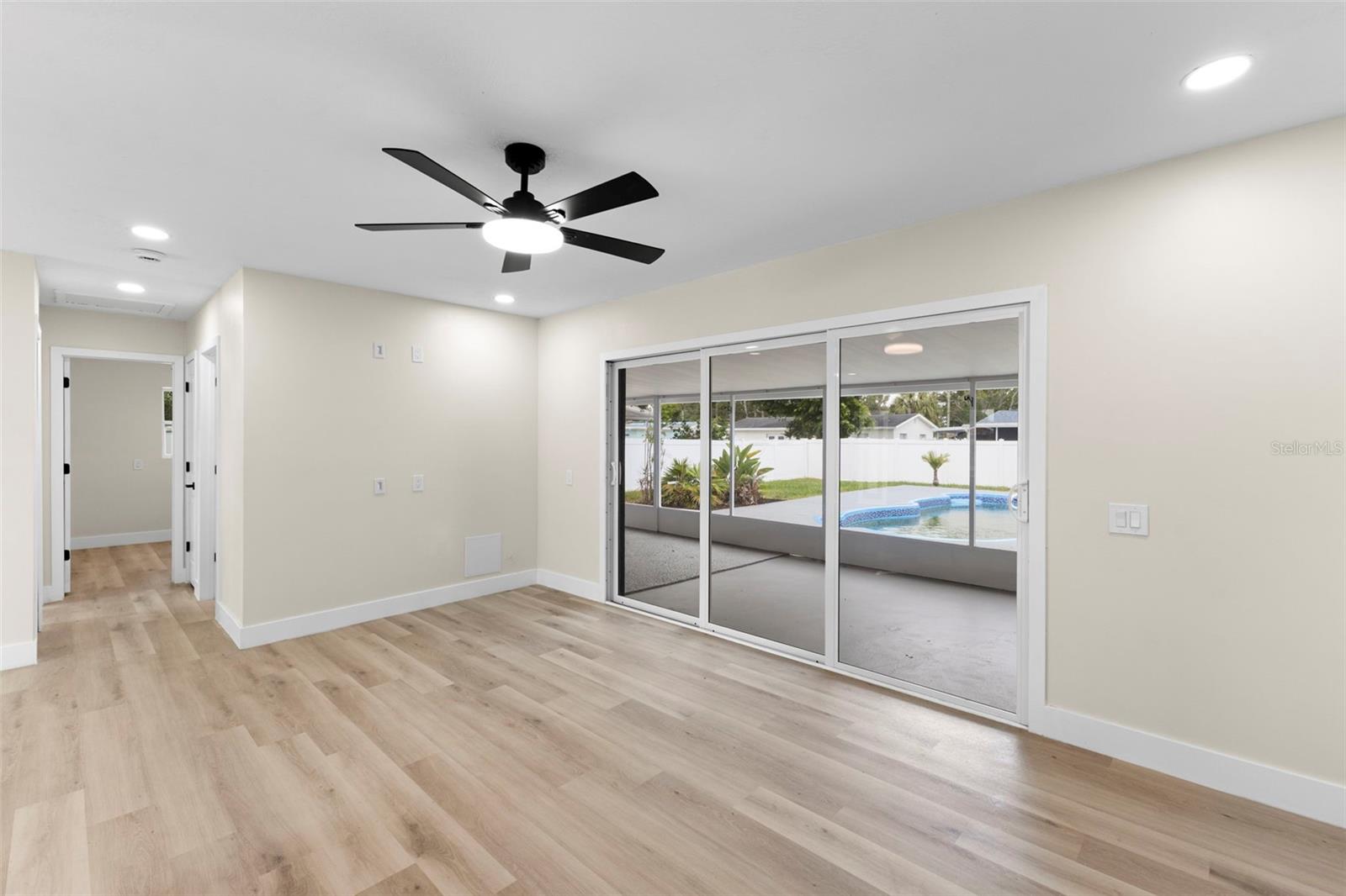 4430 Carson, St Petersburg, FL 33703