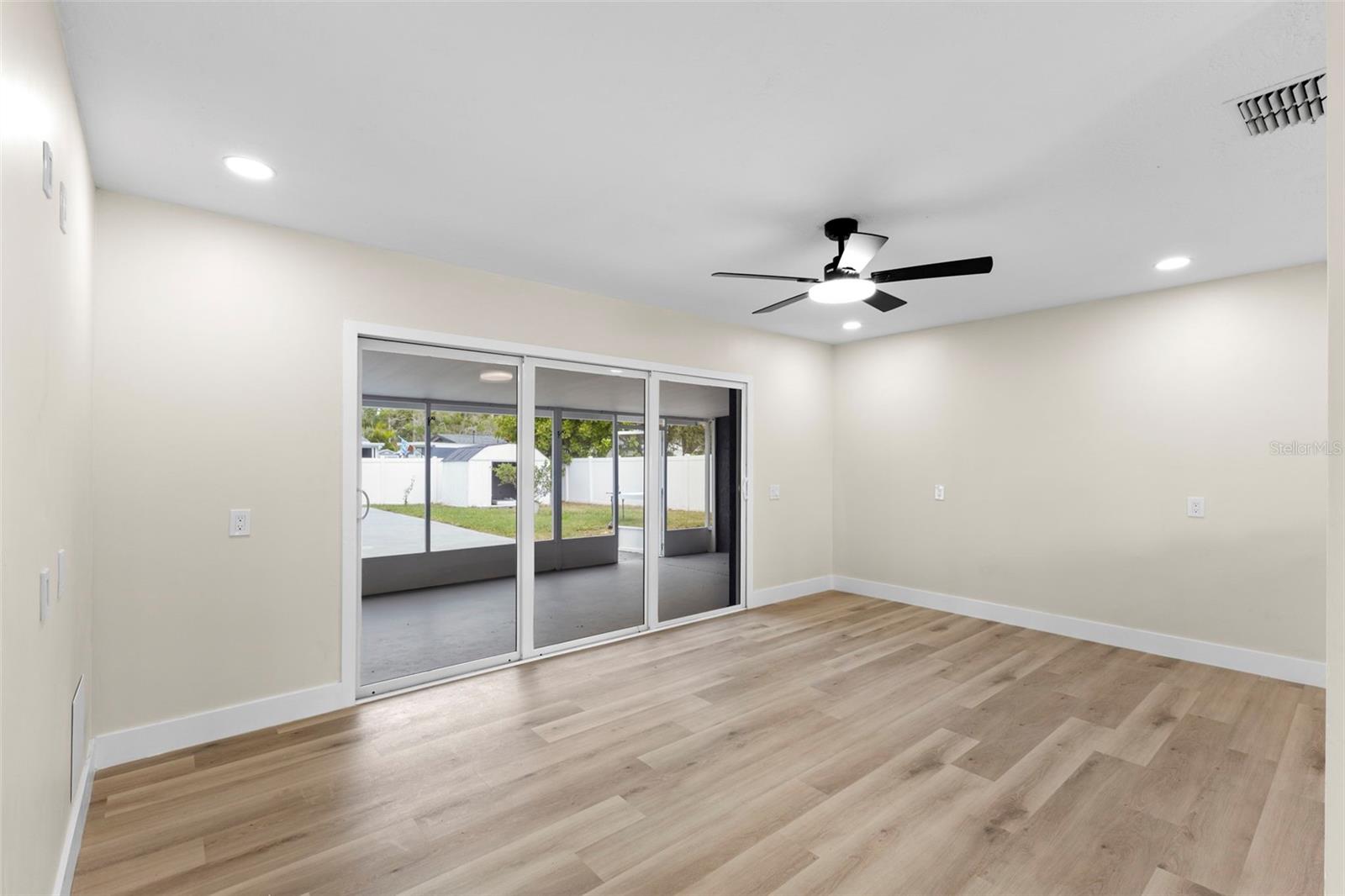 4430 Carson, St Petersburg, FL 33703