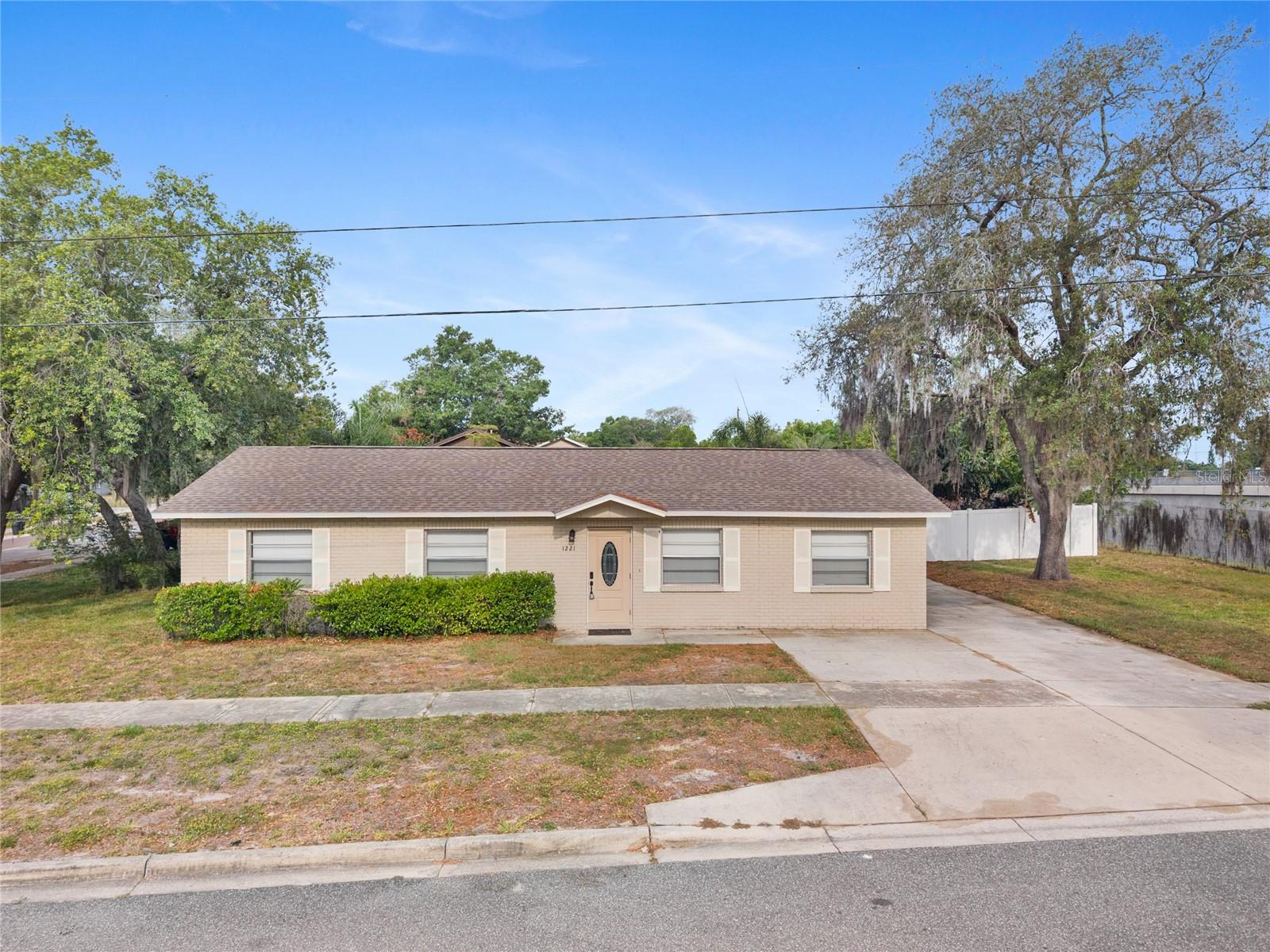 1221 Court, Tarpon Springs, FL 34689