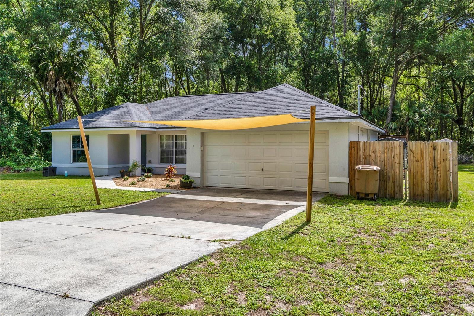 9 Sequoia Loop, Ocklawaha, FL 32179