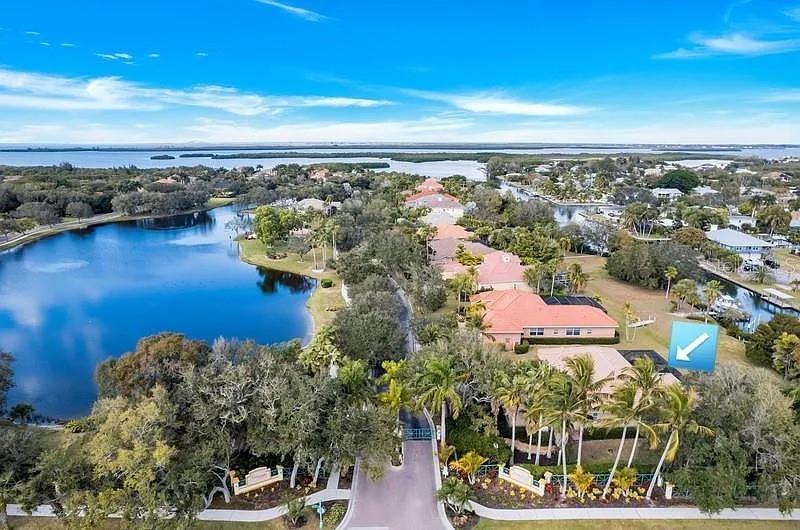 1704 Amberwynd, Palmetto, FL 34221
