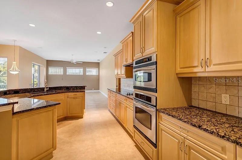 1704 Amberwynd, Palmetto, FL 34221