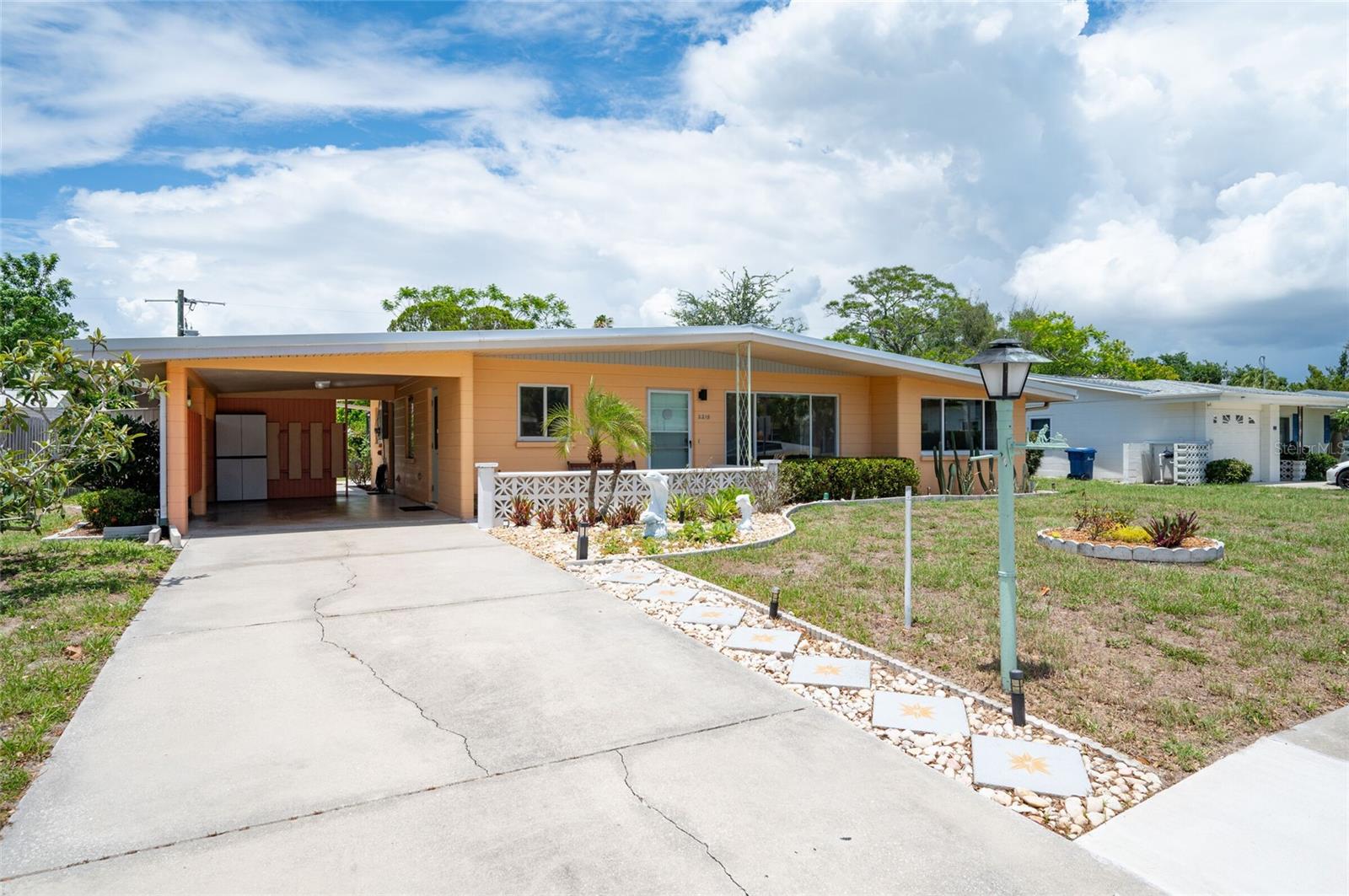 2215 Grove, Sarasota, FL 34239