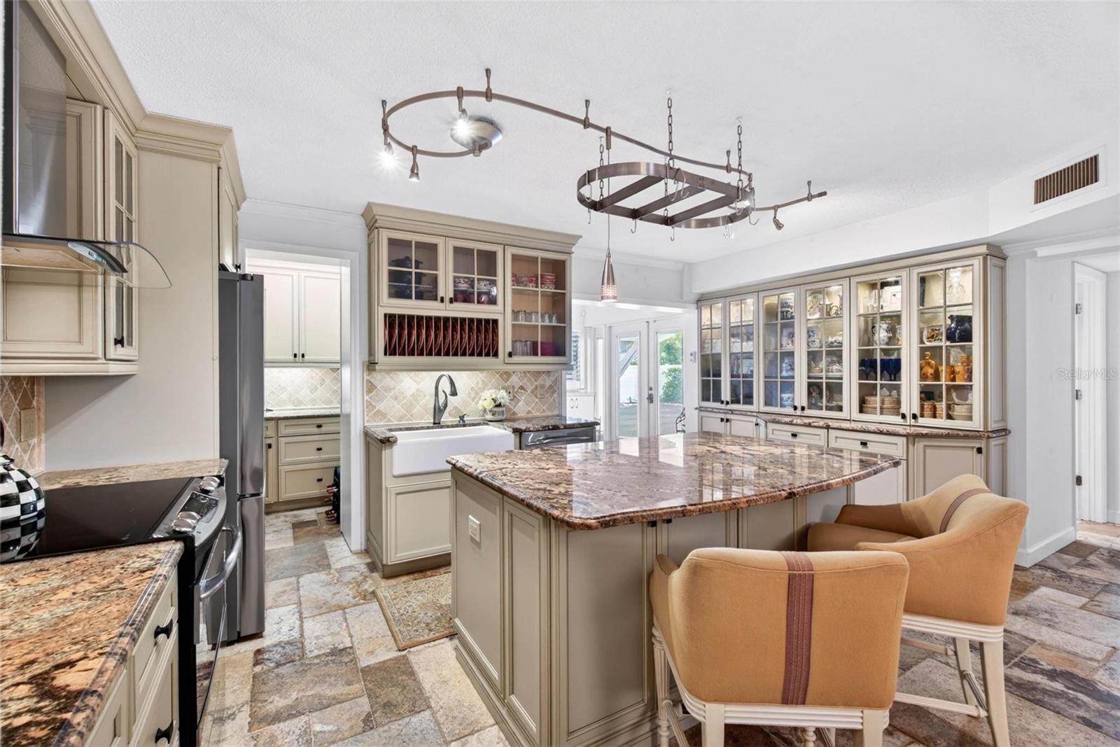 1065 Eden Isle Unit 2, St Petersburg, FL 33704