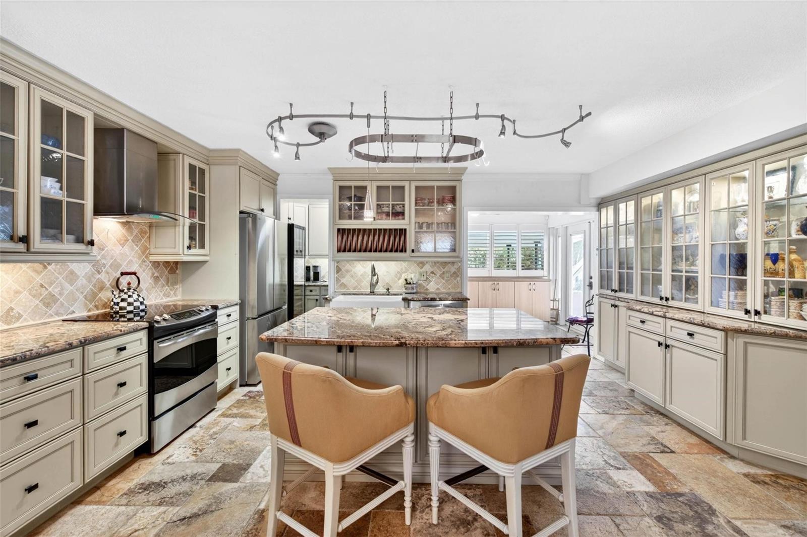 1065 Eden Isle Unit 2, St Petersburg, FL 33704